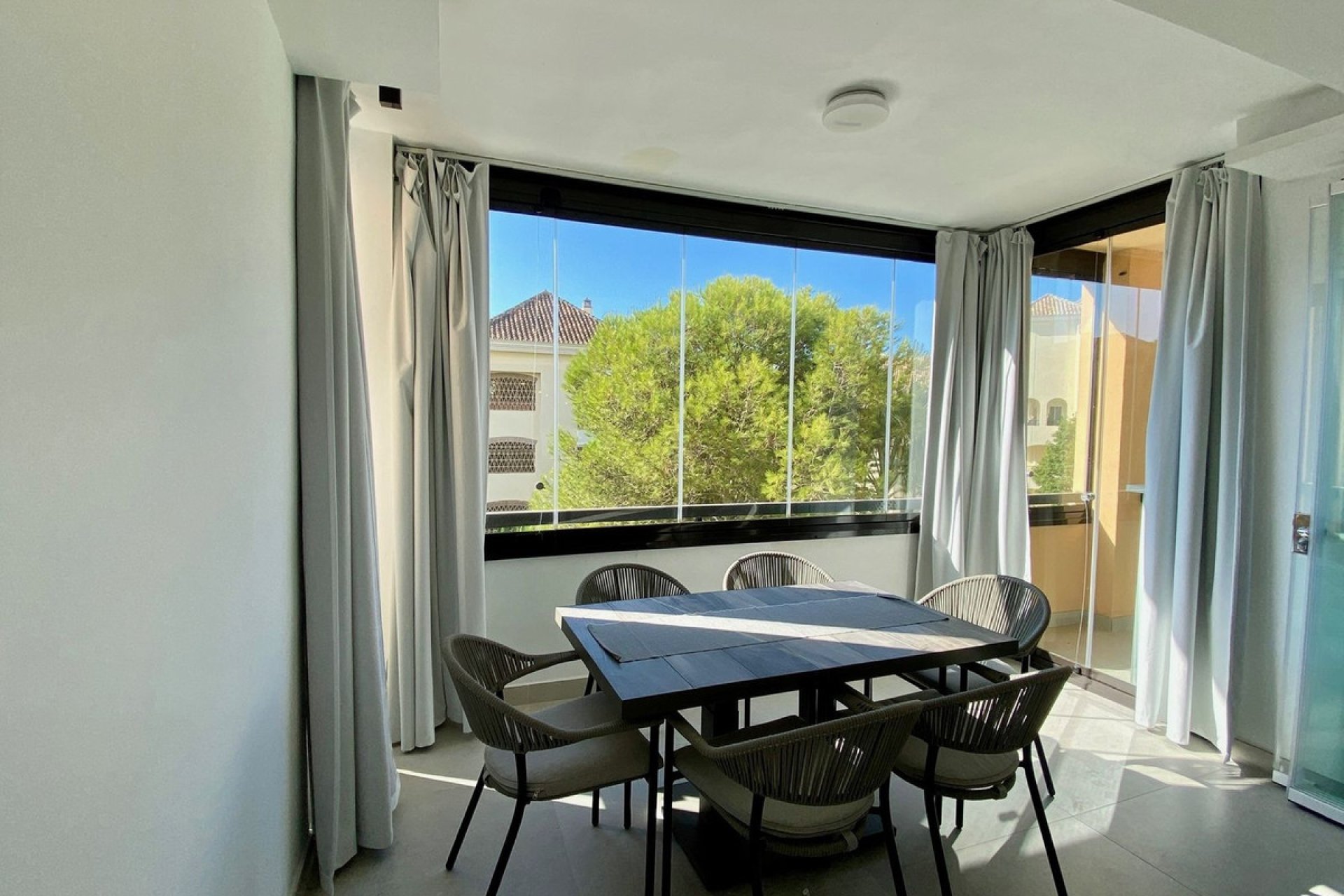 Resale - Apartment - Middle Floor Apartment - Marbella - Elviria