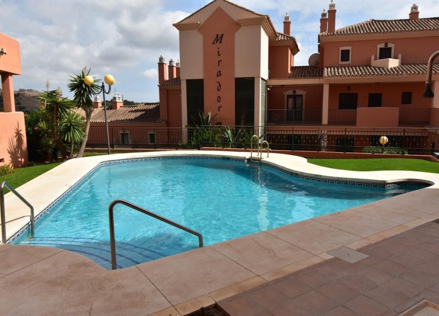 Resale - Apartment - Middle Floor Apartment - Marbella - Elviria