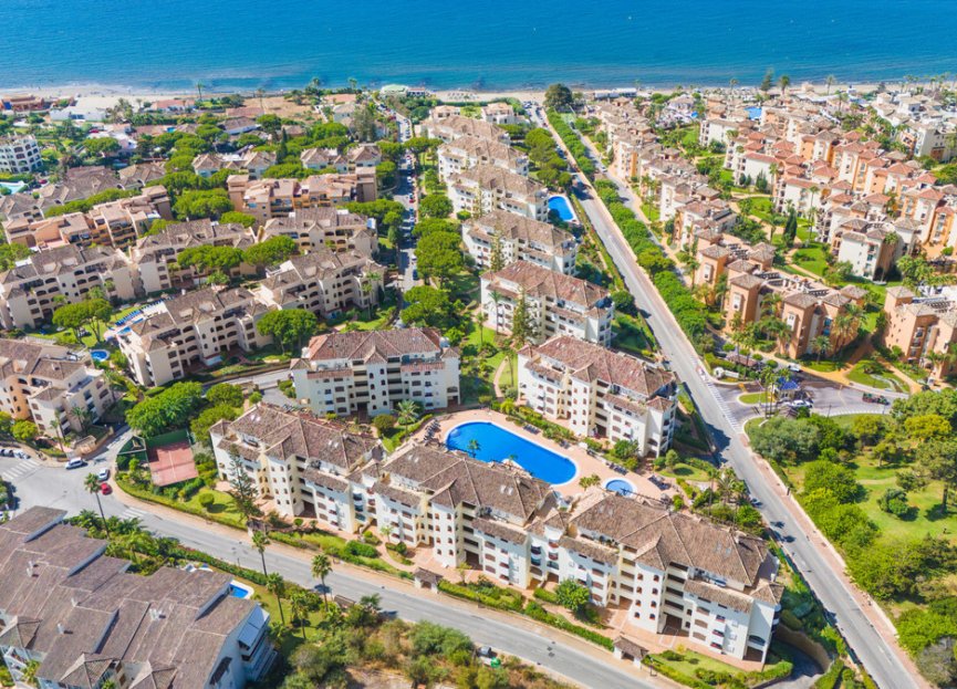 Resale - Apartment - Middle Floor Apartment - Marbella - Elviria