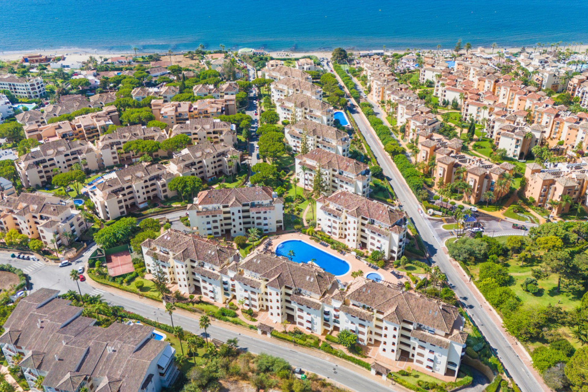 Resale - Apartment - Middle Floor Apartment - Marbella - Elviria