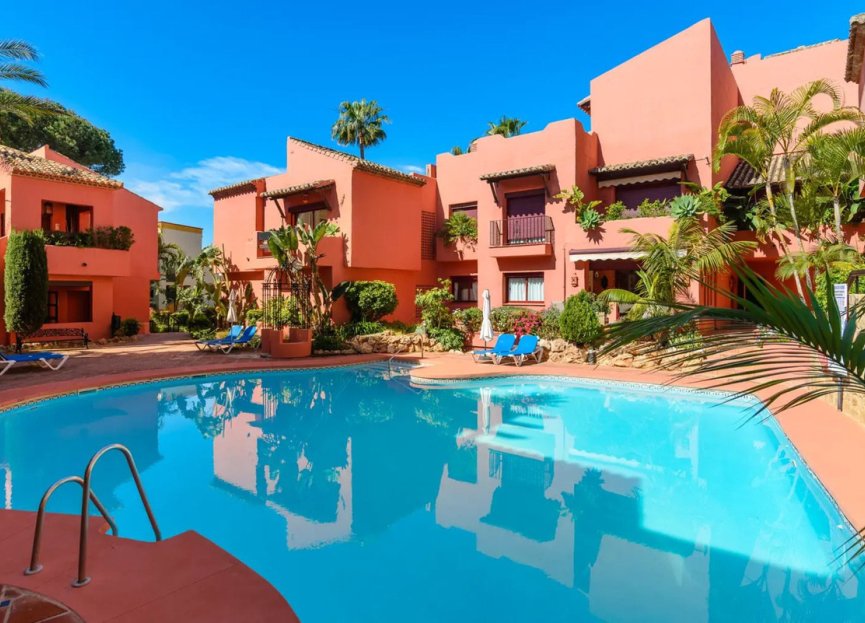 Resale - Apartment - Middle Floor Apartment - Marbella - Elviria