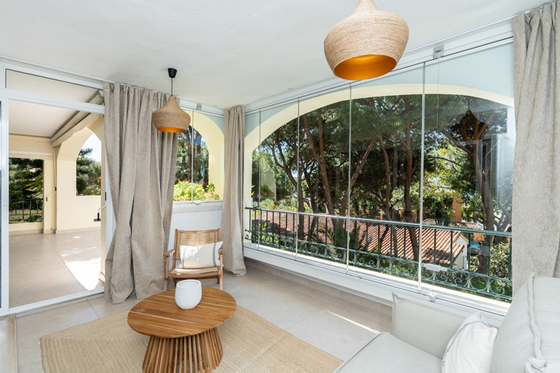 Resale - Apartment - Middle Floor Apartment - Marbella - Elviria