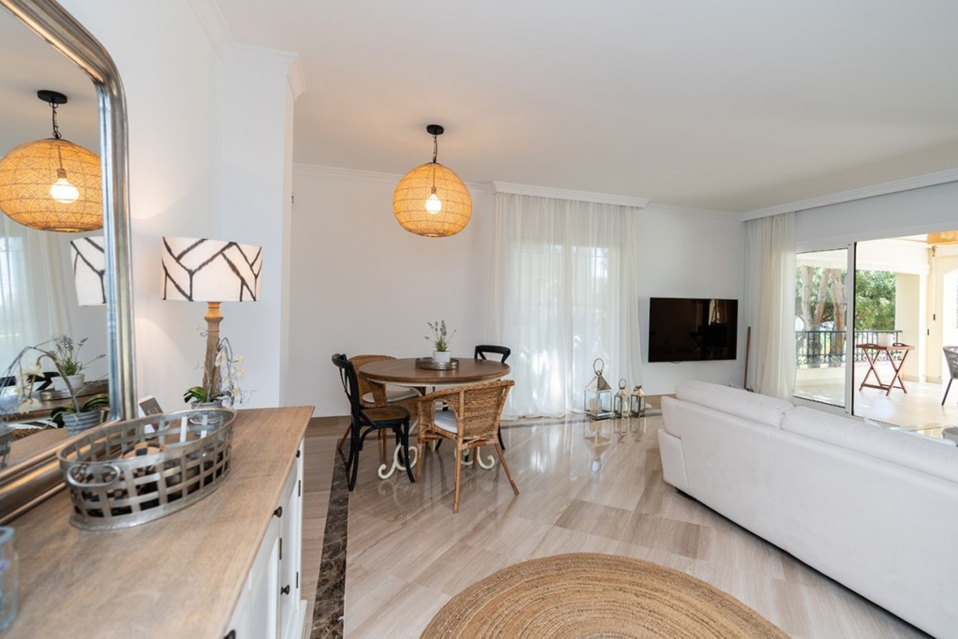 Resale - Apartment - Middle Floor Apartment - Marbella - Elviria