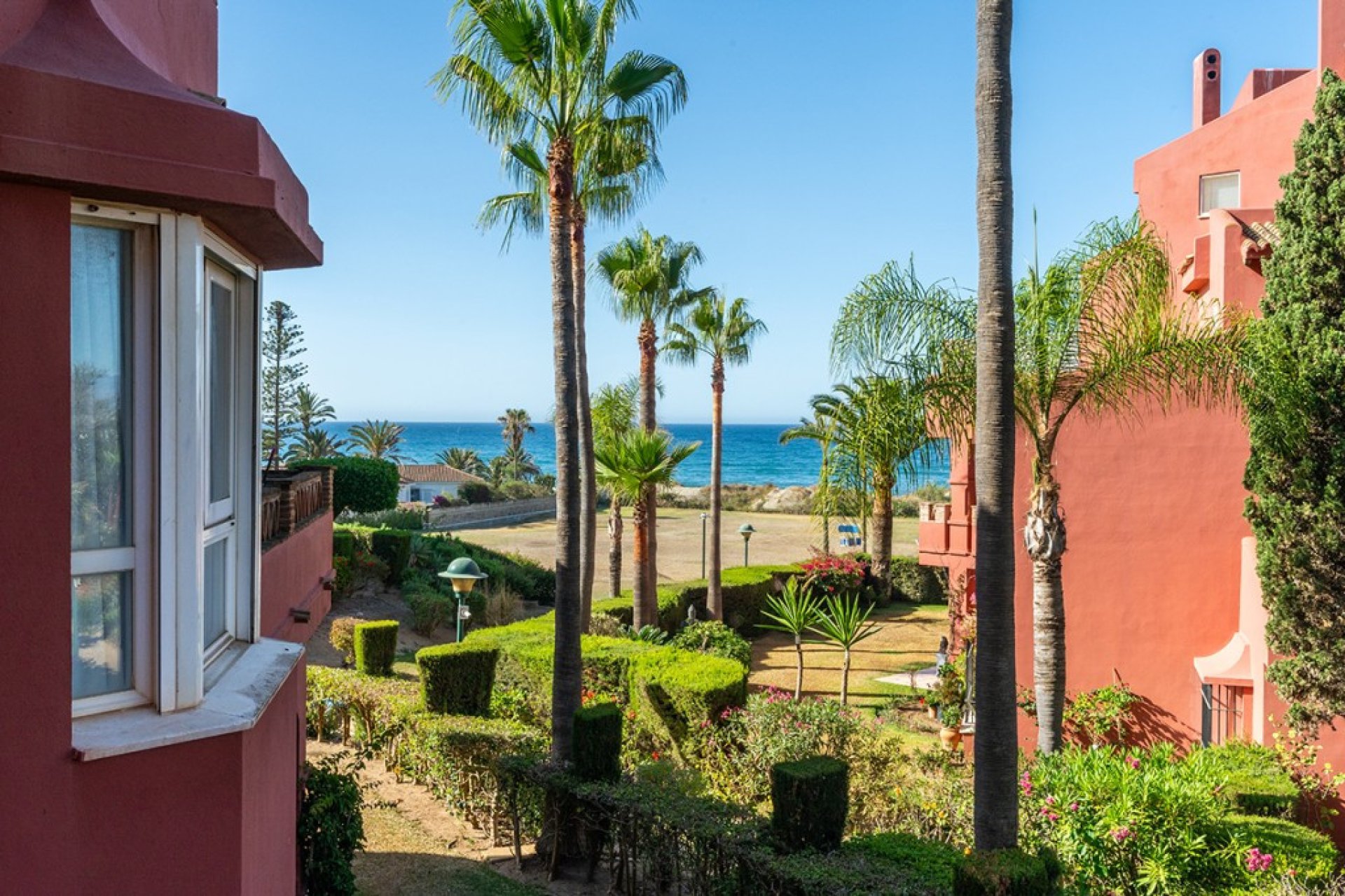 Resale - Apartment - Middle Floor Apartment - Marbella - Elviria