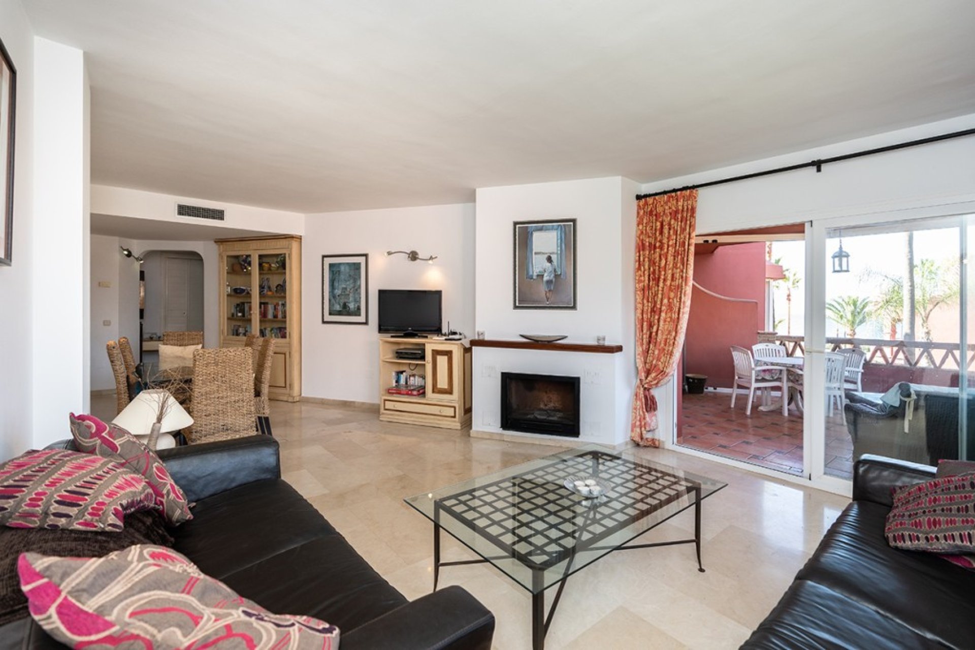 Resale - Apartment - Middle Floor Apartment - Marbella - Elviria