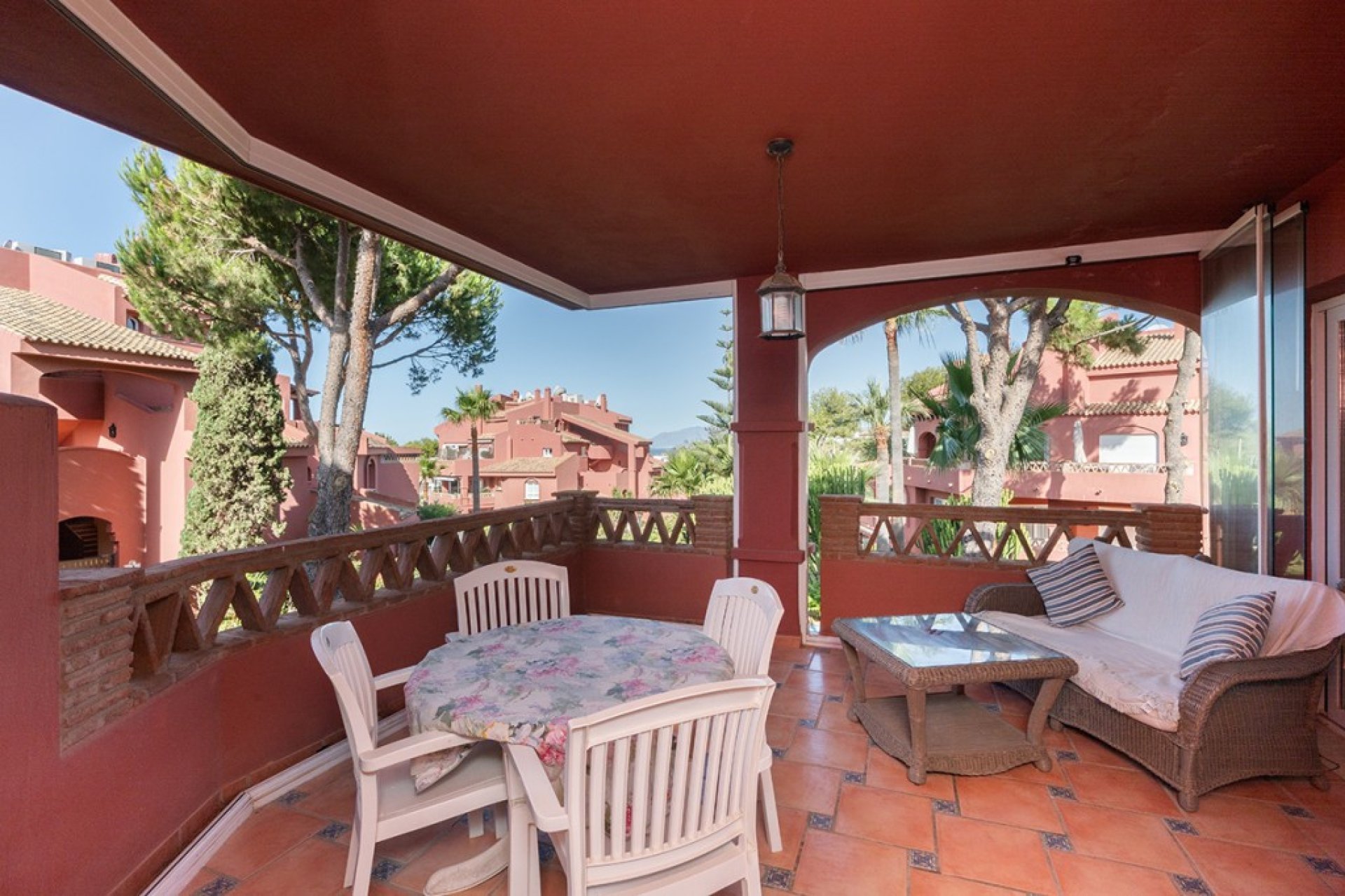 Resale - Apartment - Middle Floor Apartment - Marbella - Elviria