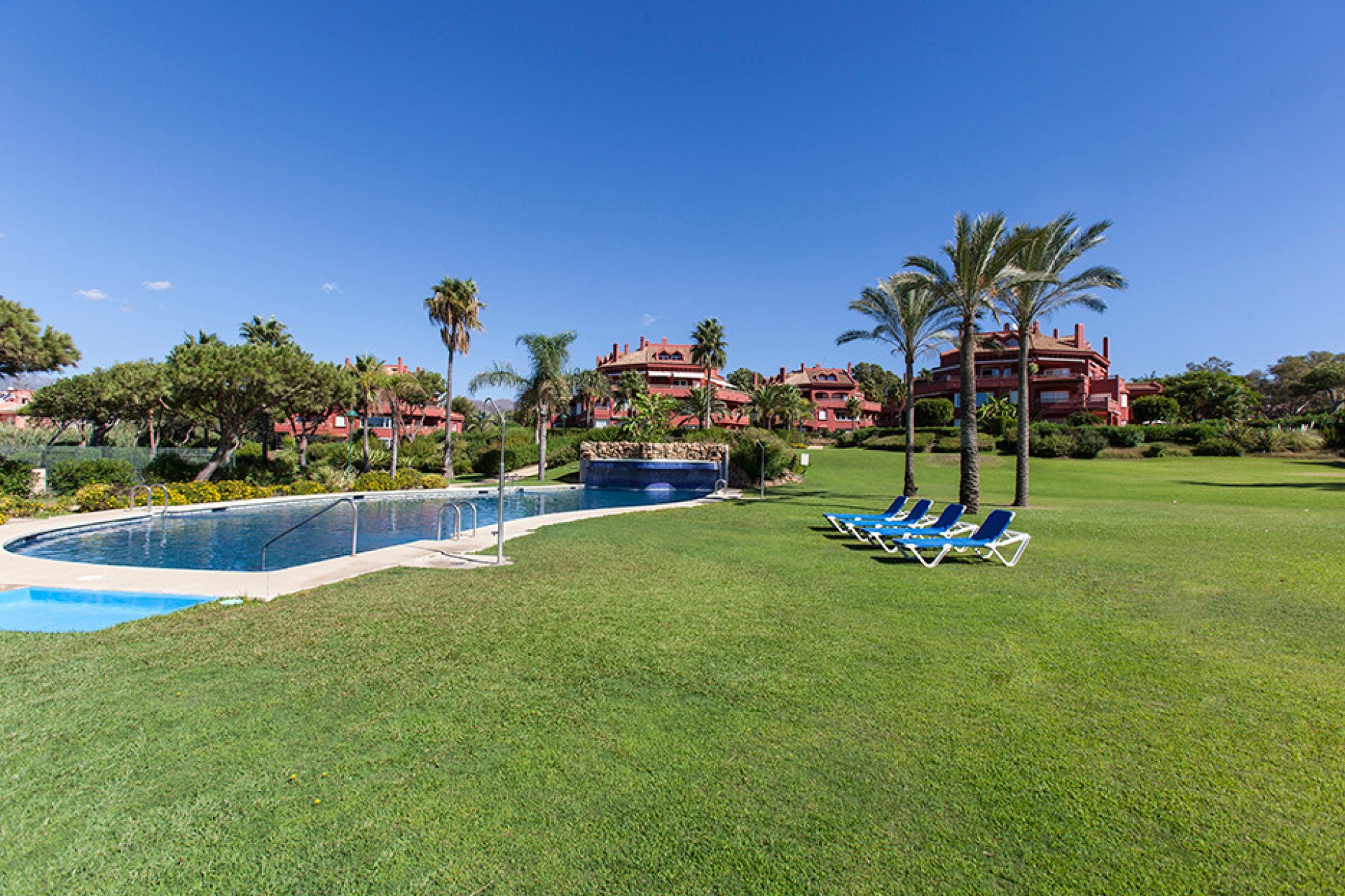 Resale - Apartment - Middle Floor Apartment - Marbella - Elviria