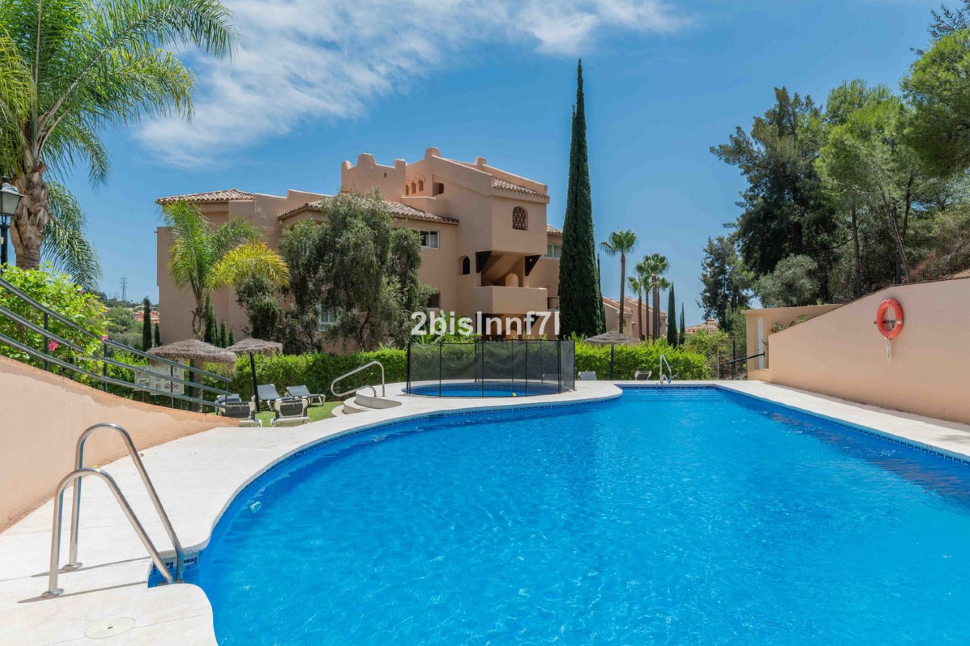 Resale - Apartment - Middle Floor Apartment - Marbella - Elviria