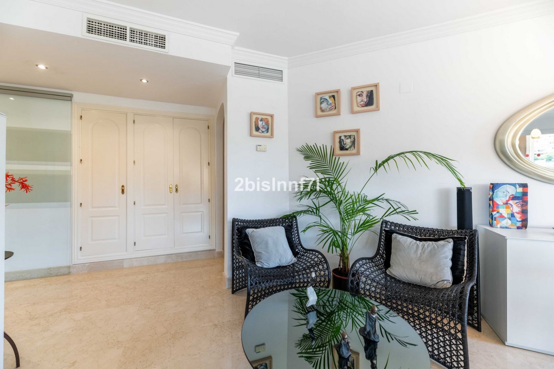 Resale - Apartment - Middle Floor Apartment - Marbella - Elviria