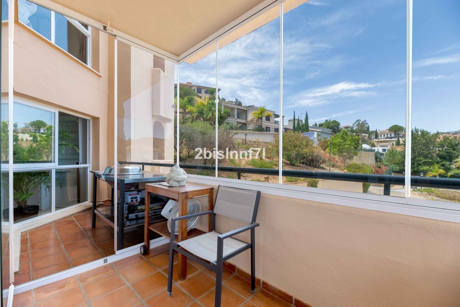 Resale - Apartment - Middle Floor Apartment - Marbella - Elviria