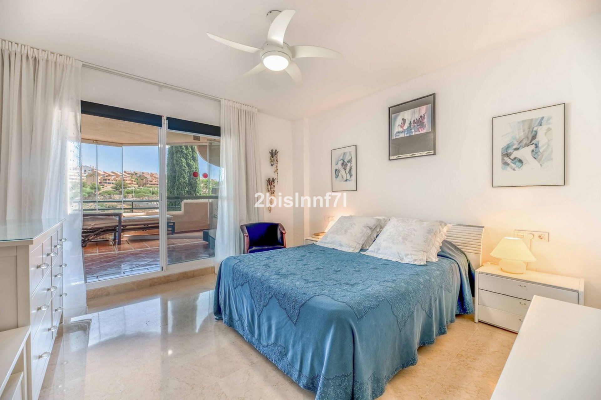 Resale - Apartment - Middle Floor Apartment - Marbella - Elviria