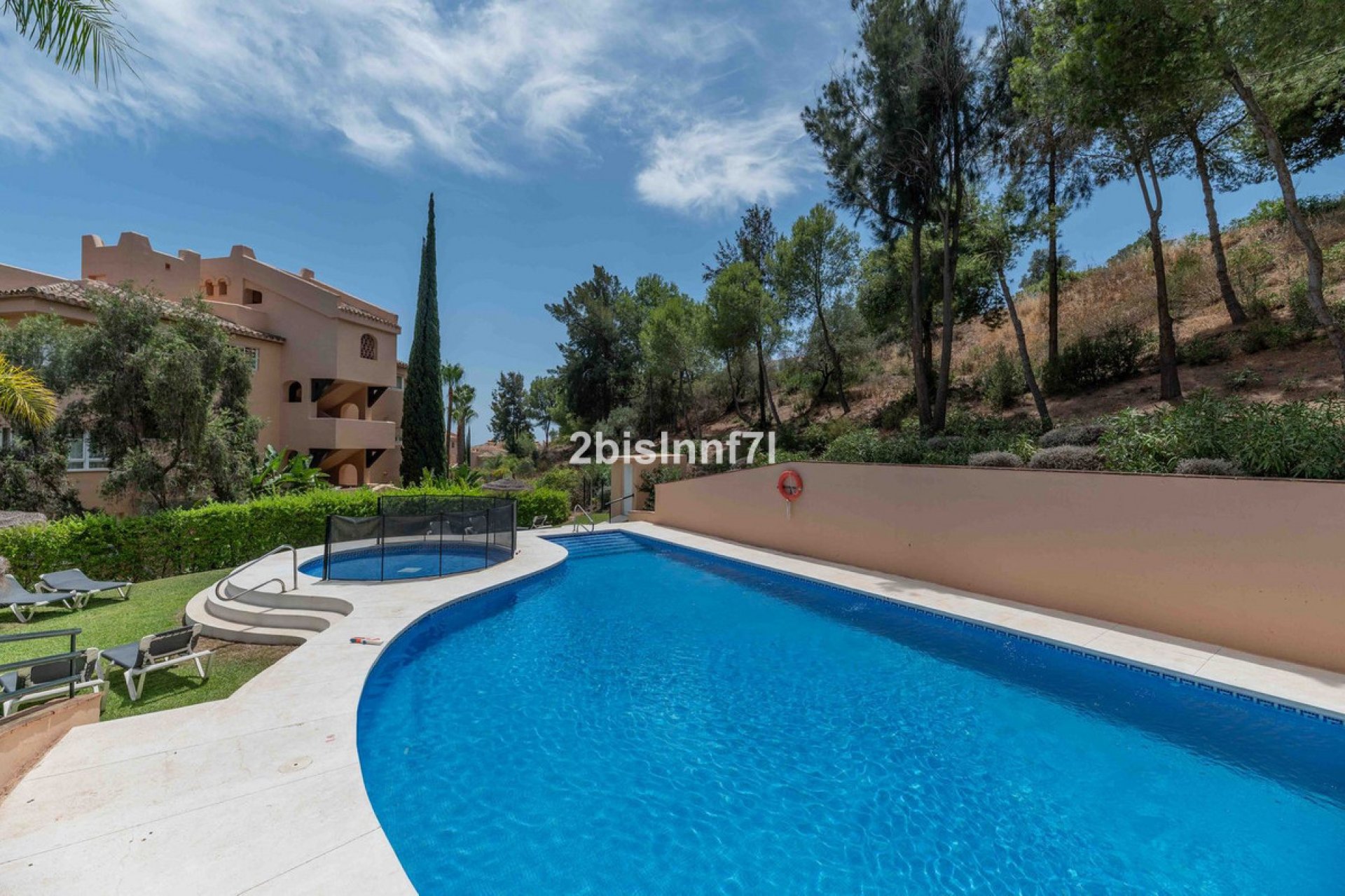 Resale - Apartment - Middle Floor Apartment - Marbella - Elviria