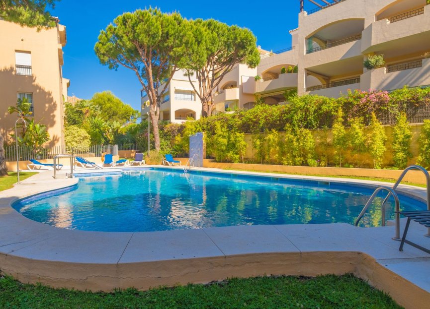 Resale - Apartment - Middle Floor Apartment - Marbella - Elviria