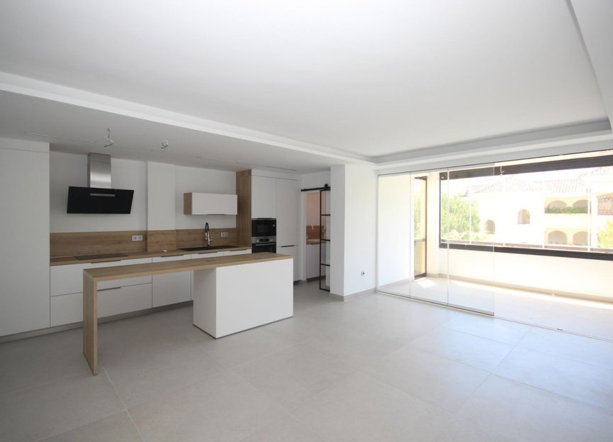 Resale - Apartment - Middle Floor Apartment - Marbella - Elviria