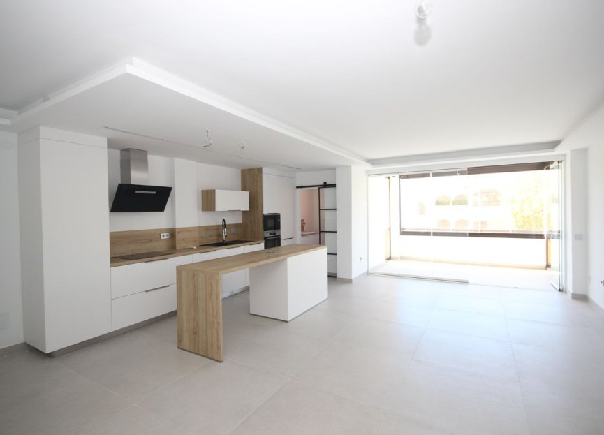 Resale - Apartment - Middle Floor Apartment - Marbella - Elviria