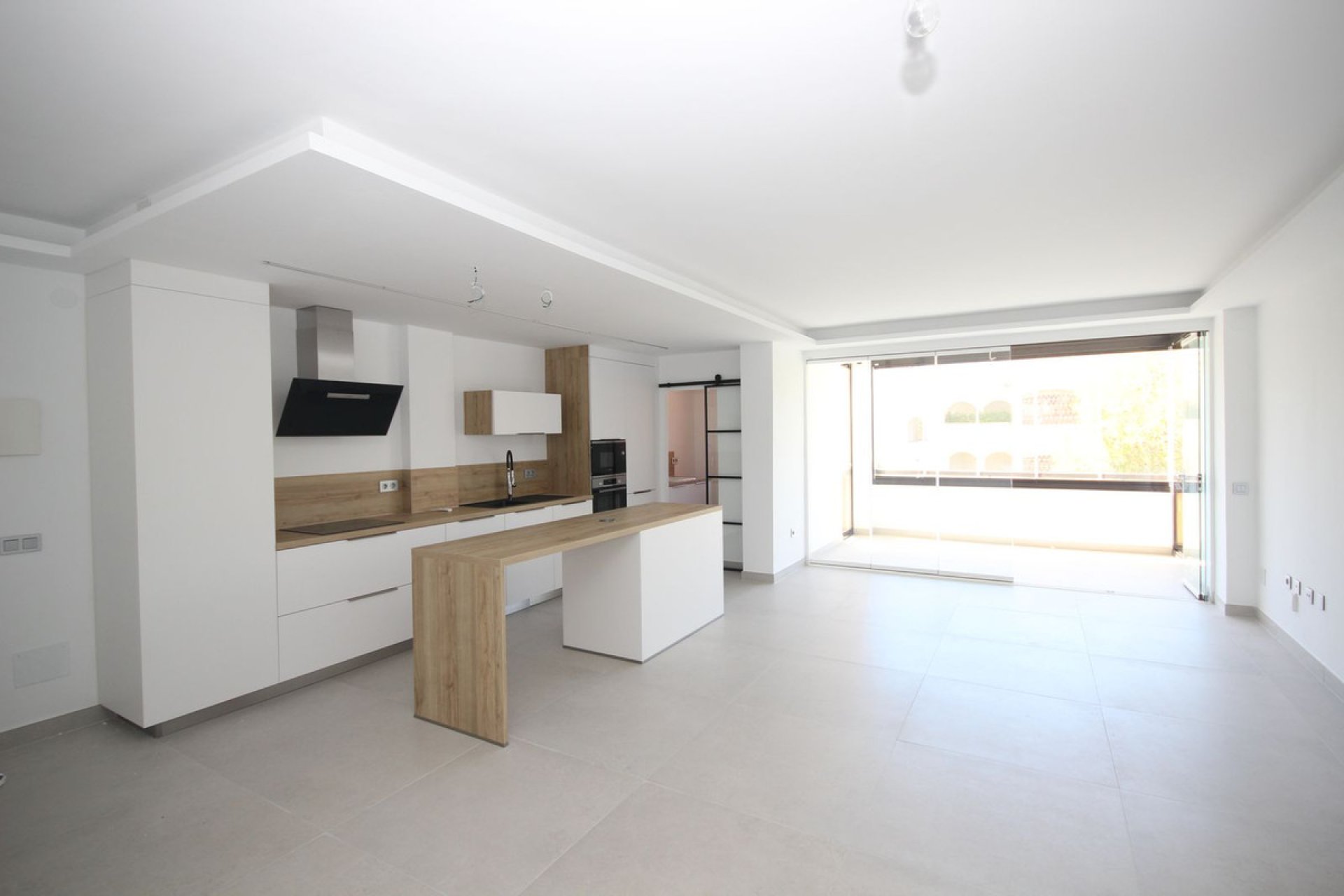 Resale - Apartment - Middle Floor Apartment - Marbella - Elviria