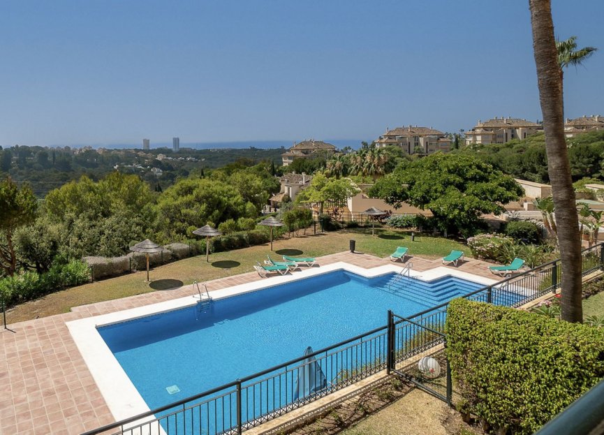 Resale - Apartment - Middle Floor Apartment - Marbella - Elviria