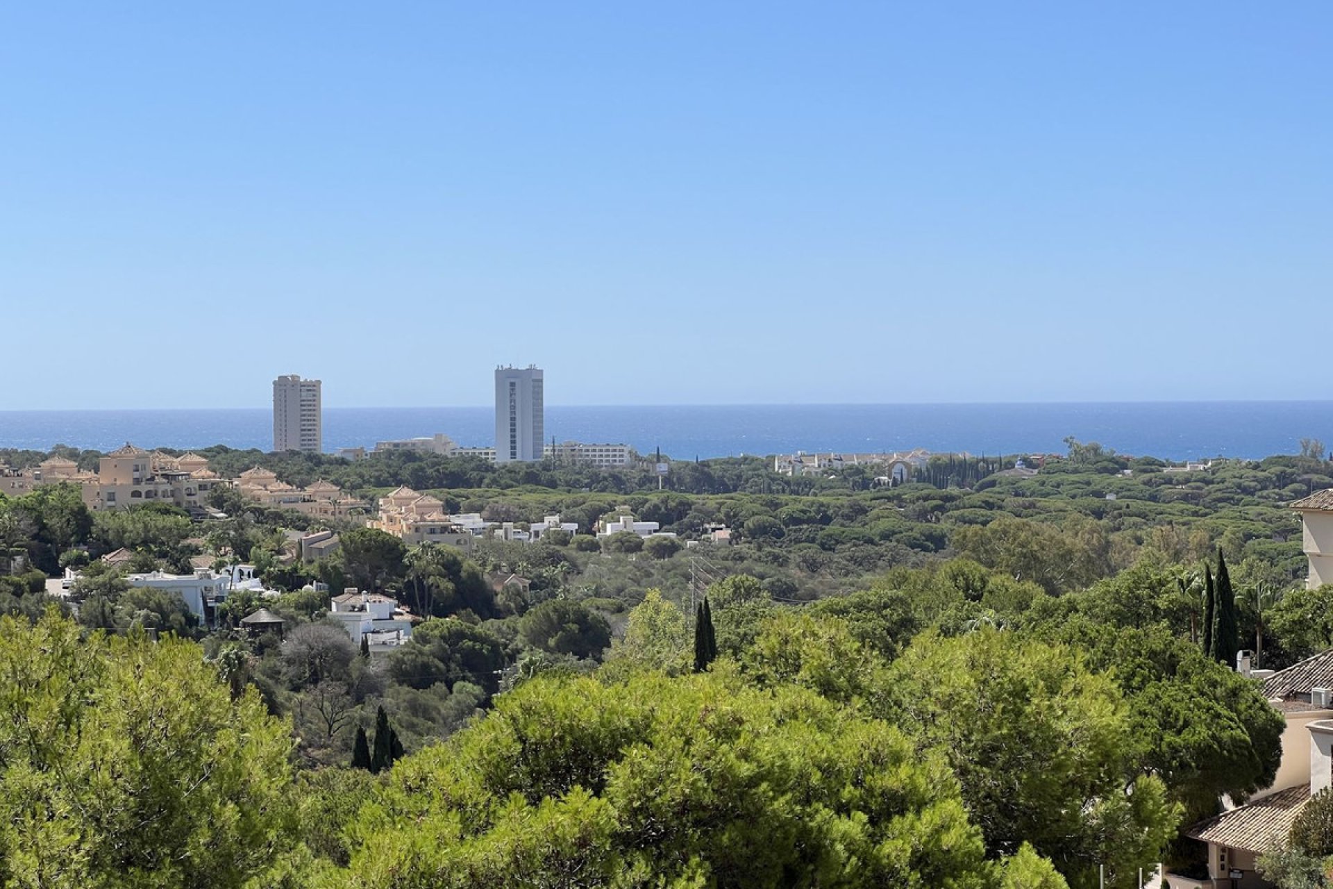 Resale - Apartment - Middle Floor Apartment - Marbella - Elviria