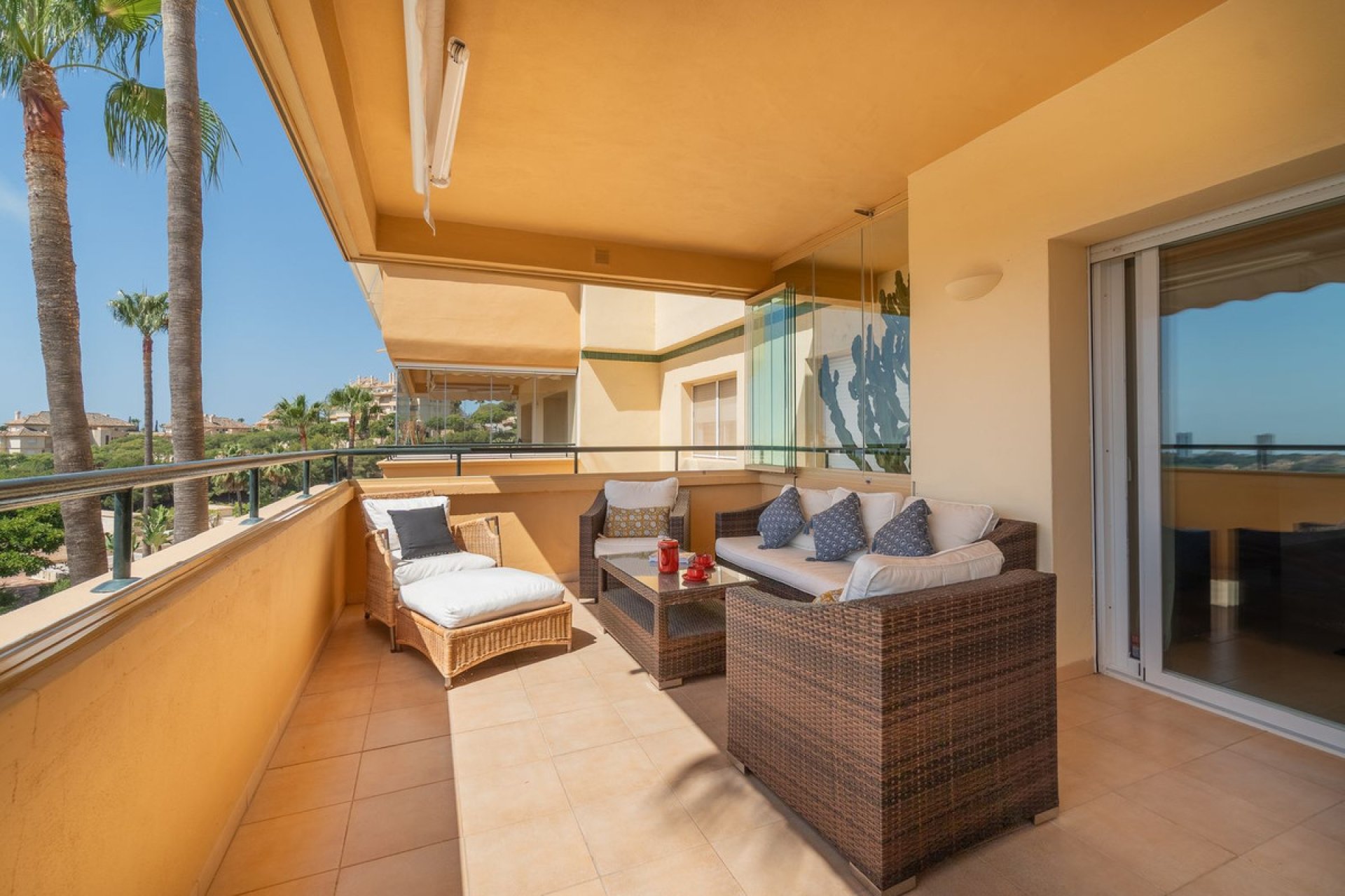 Resale - Apartment - Middle Floor Apartment - Marbella - Elviria