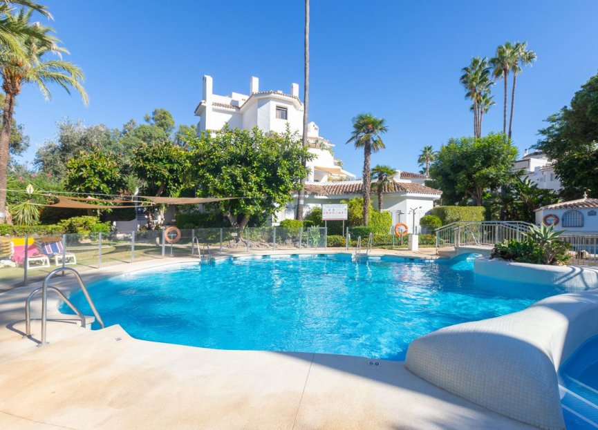 Resale - Apartment - Middle Floor Apartment - Marbella - Elviria