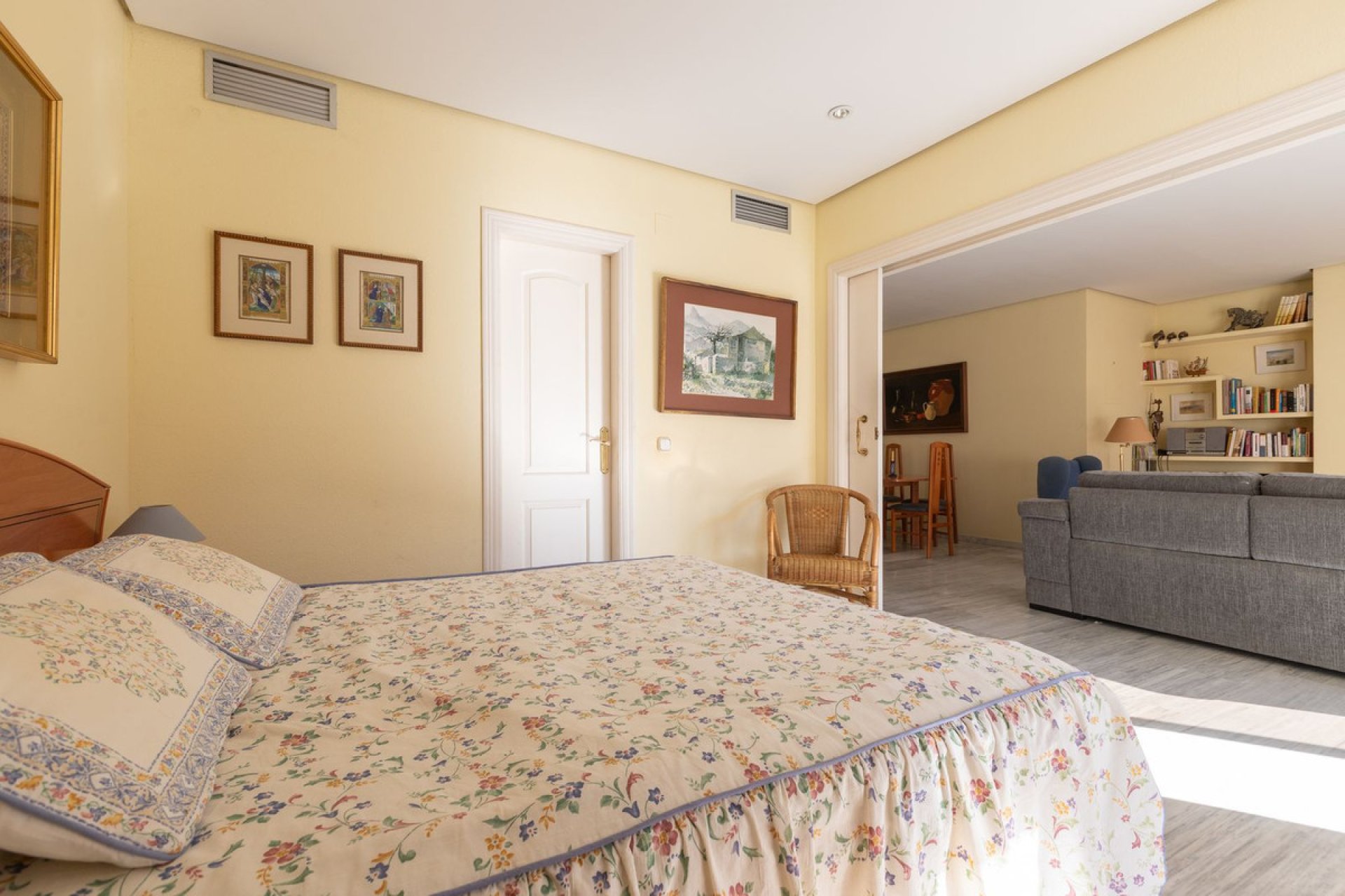 Resale - Apartment - Middle Floor Apartment - Marbella - Elviria