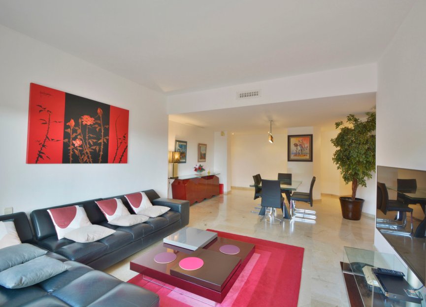 Resale - Apartment - Middle Floor Apartment - Marbella - Elviria