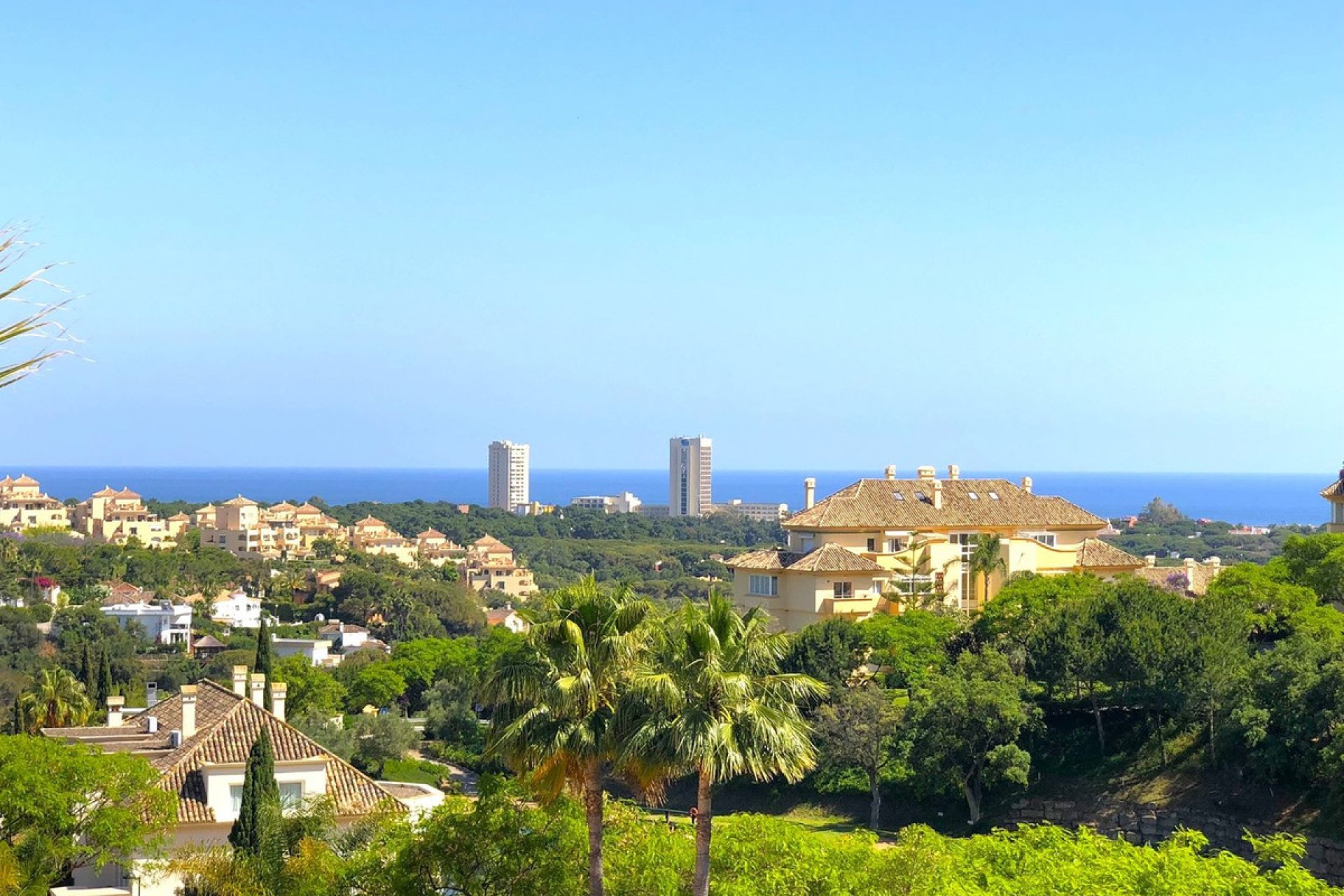 Resale - Apartment - Middle Floor Apartment - Marbella - Elviria