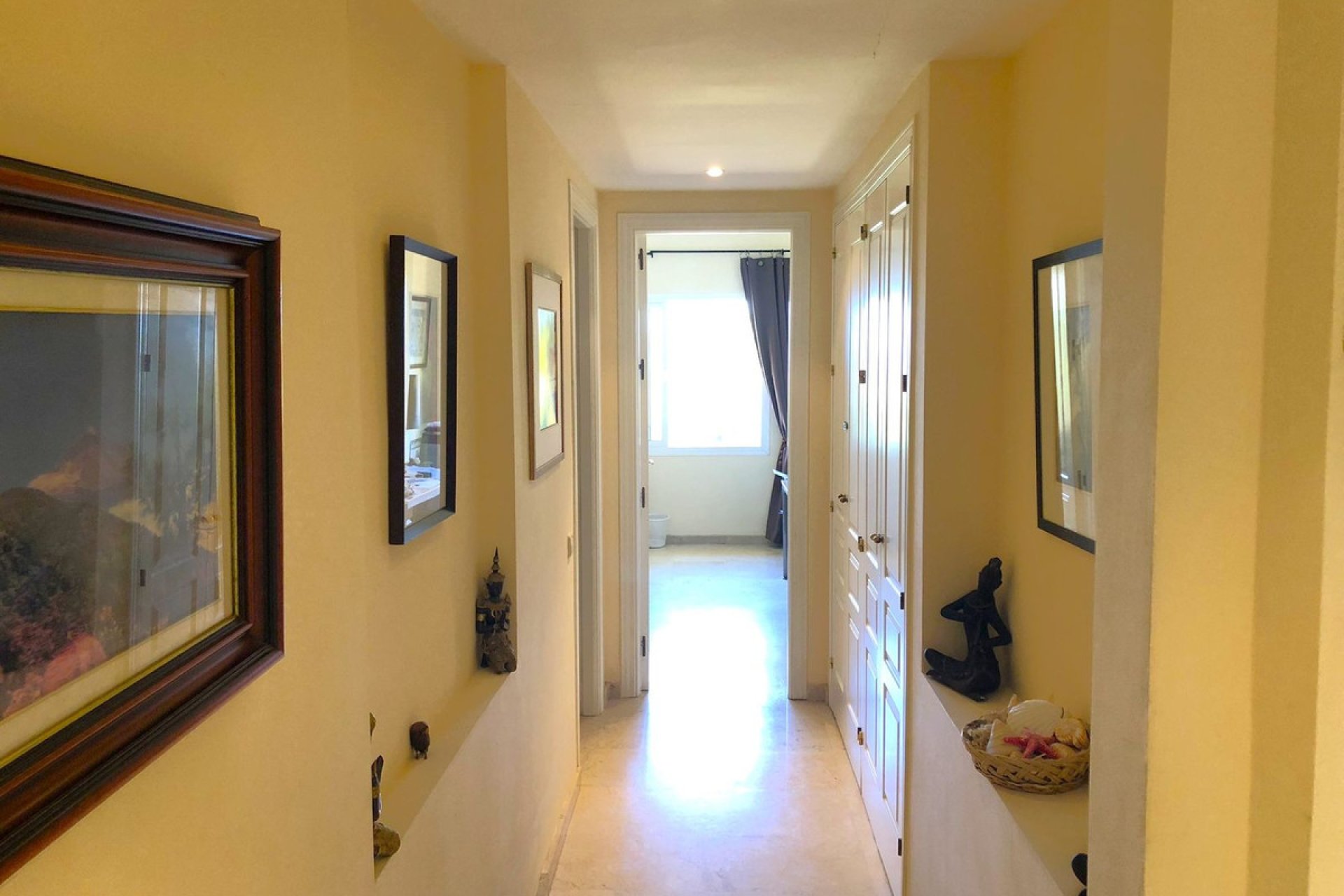 Resale - Apartment - Middle Floor Apartment - Marbella - Elviria