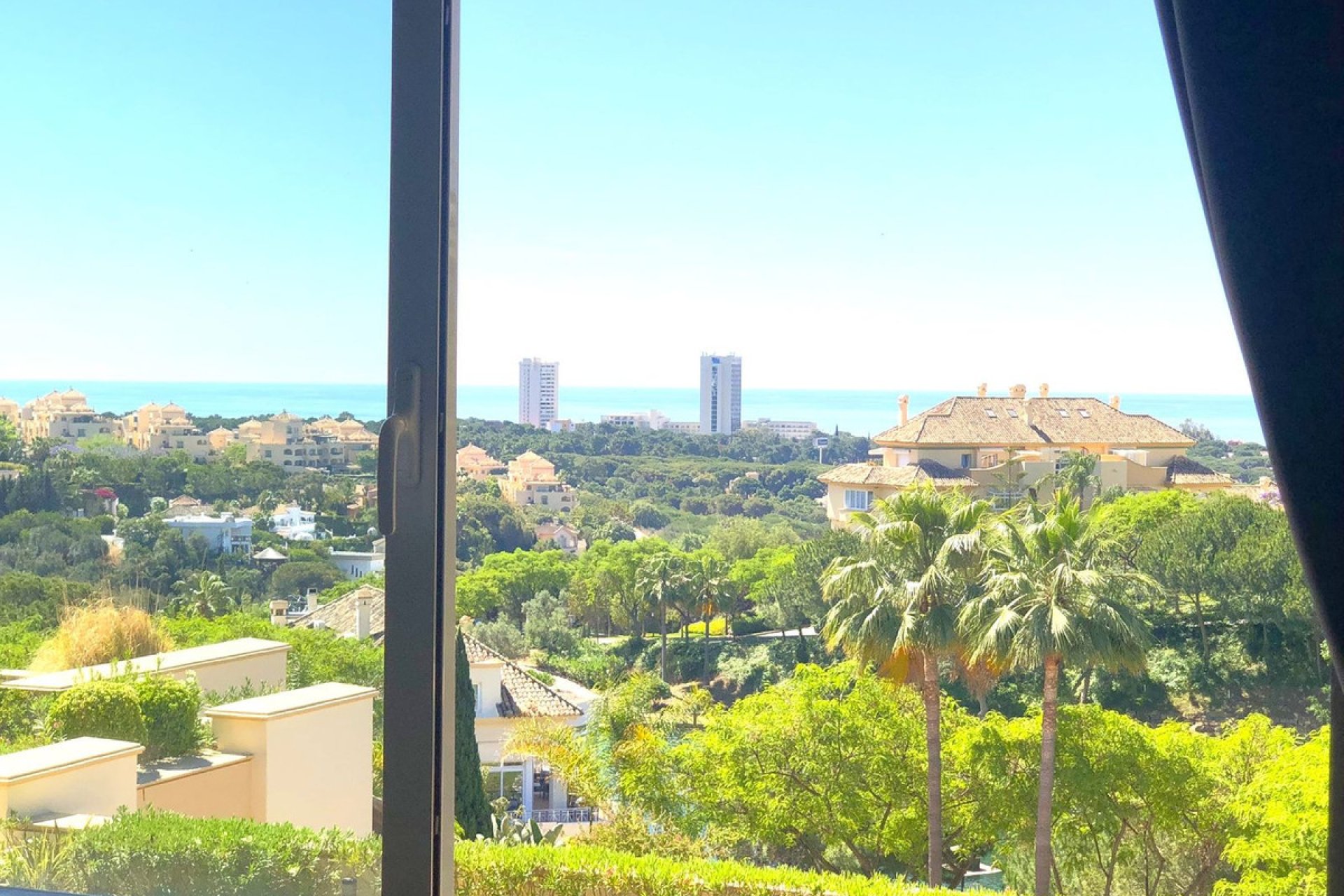 Resale - Apartment - Middle Floor Apartment - Marbella - Elviria