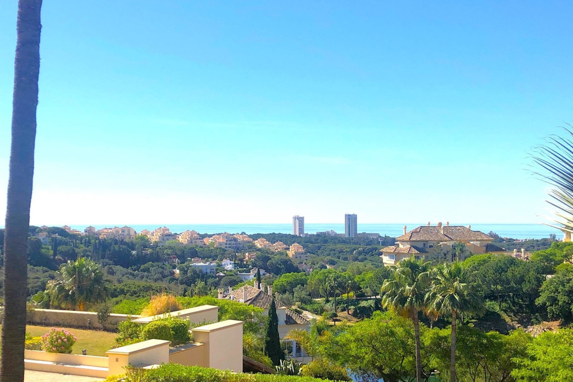 Resale - Apartment - Middle Floor Apartment - Marbella - Elviria