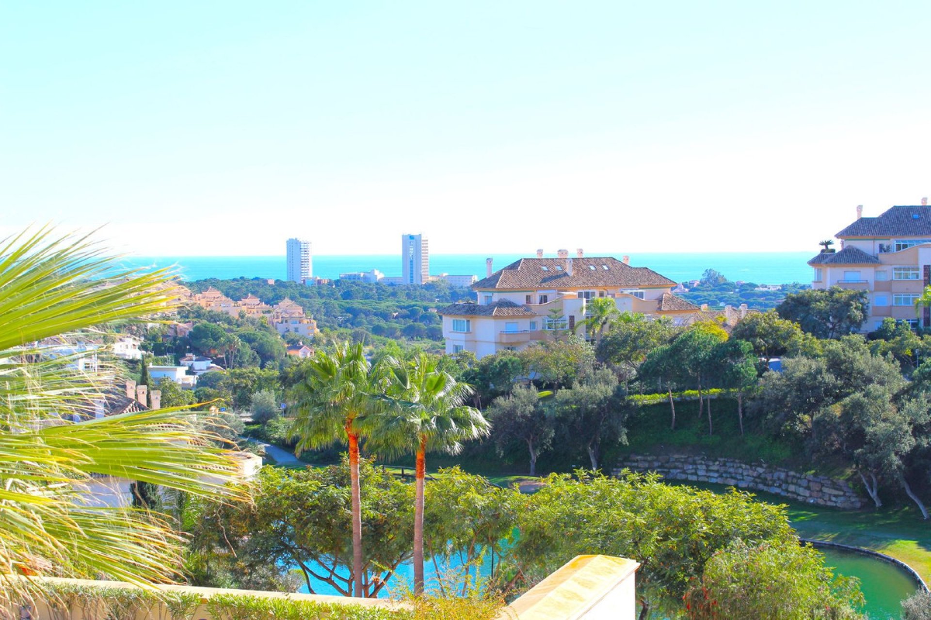 Resale - Apartment - Middle Floor Apartment - Marbella - Elviria