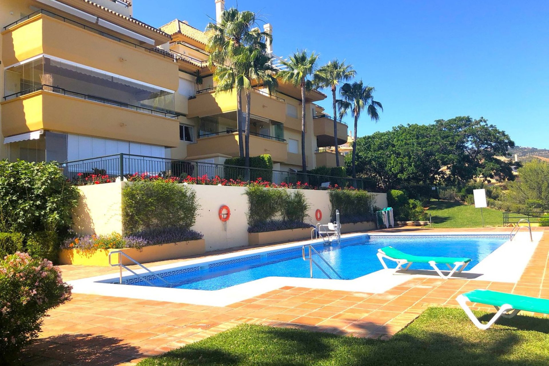 Resale - Apartment - Middle Floor Apartment - Marbella - Elviria