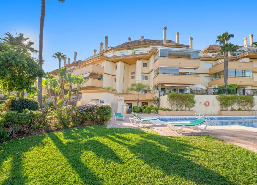 Resale - Apartment - Middle Floor Apartment - Marbella - Elviria