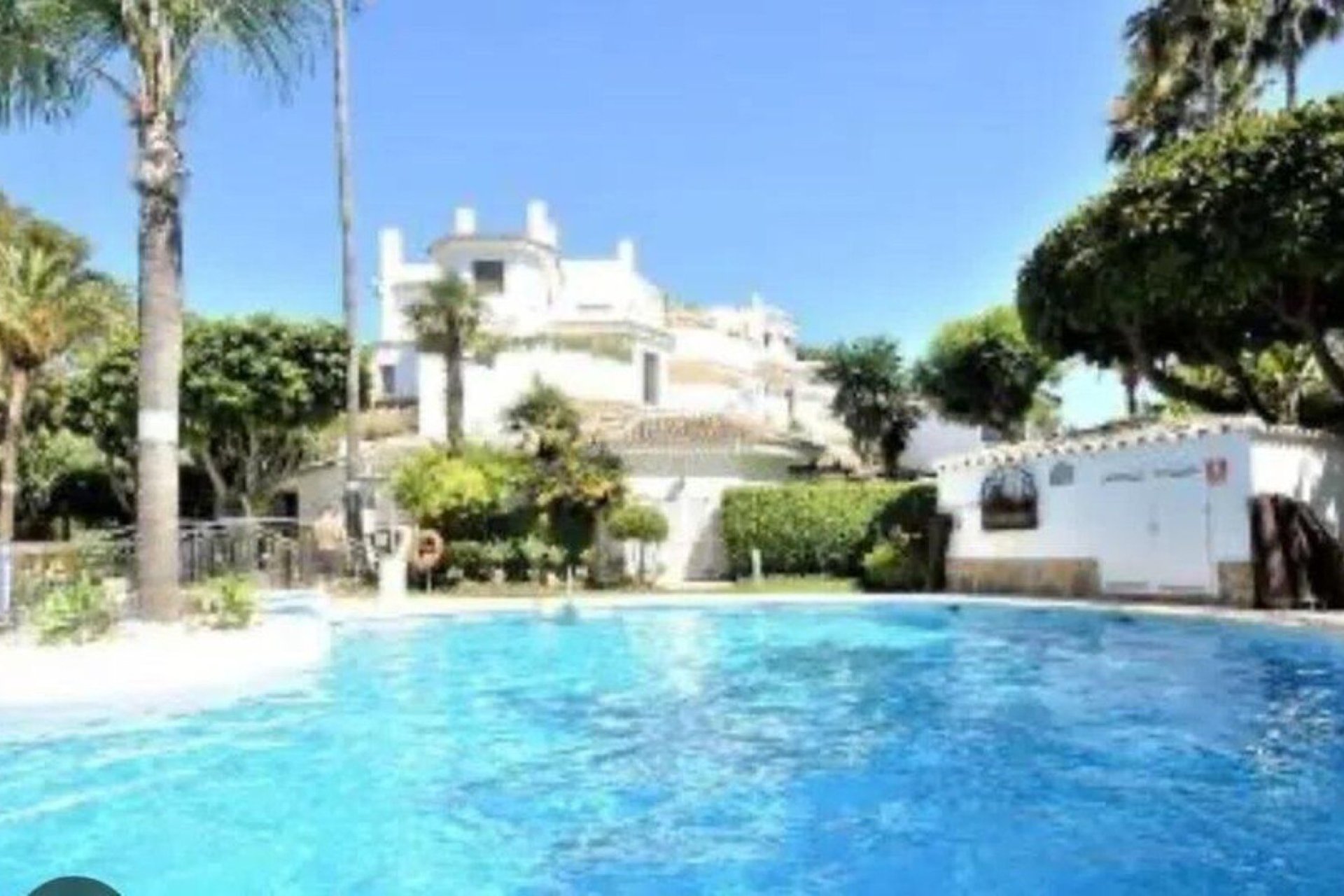 Resale - Apartment - Middle Floor Apartment - Marbella - Elviria