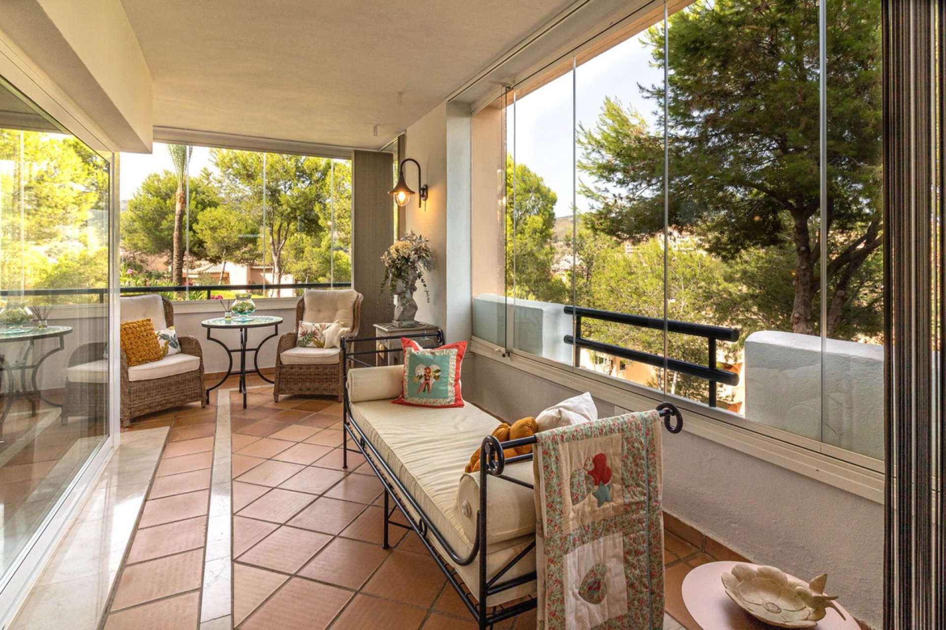 Resale - Apartment - Middle Floor Apartment - Marbella - Elviria