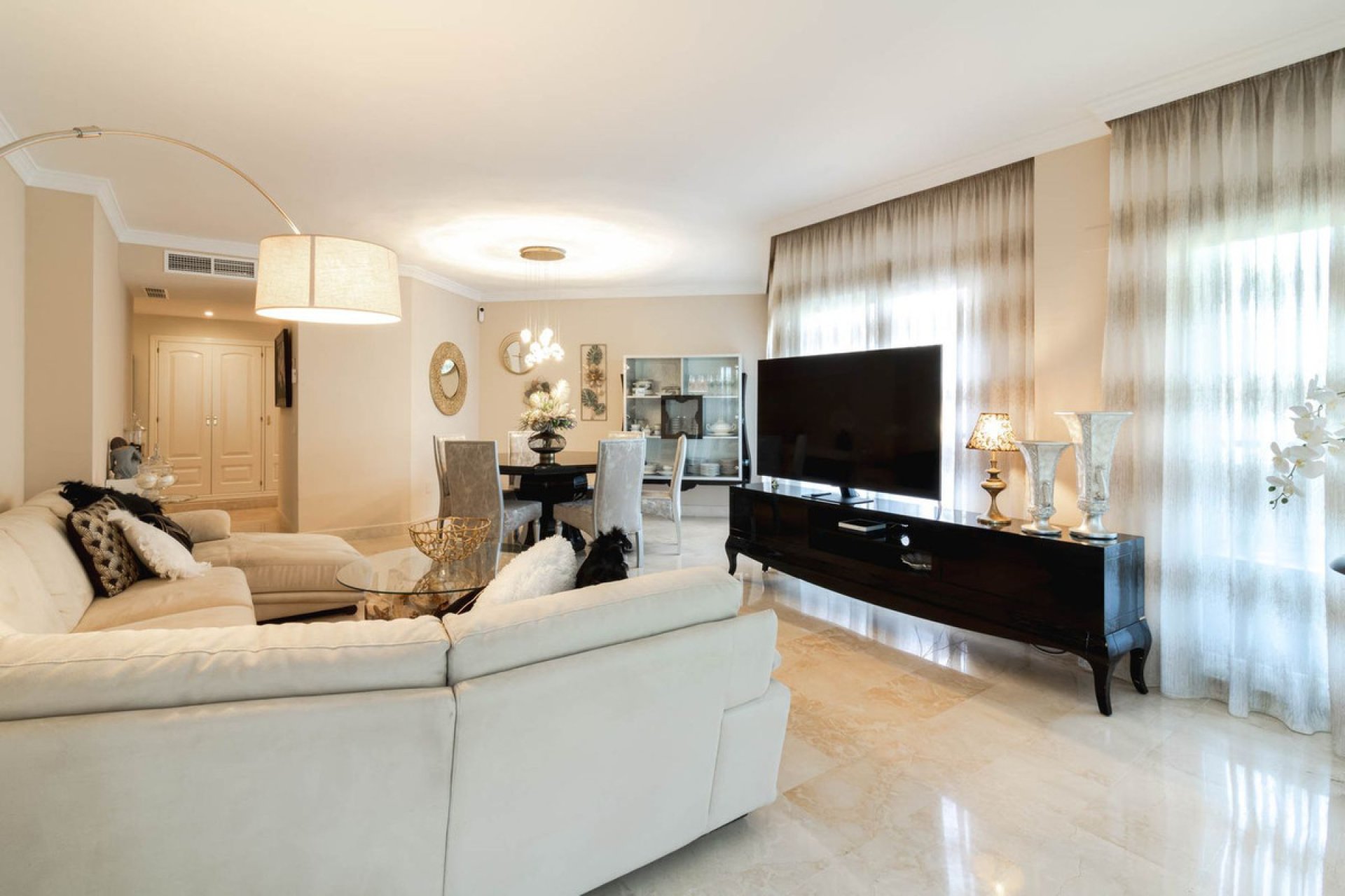 Resale - Apartment - Middle Floor Apartment - Marbella - Elviria