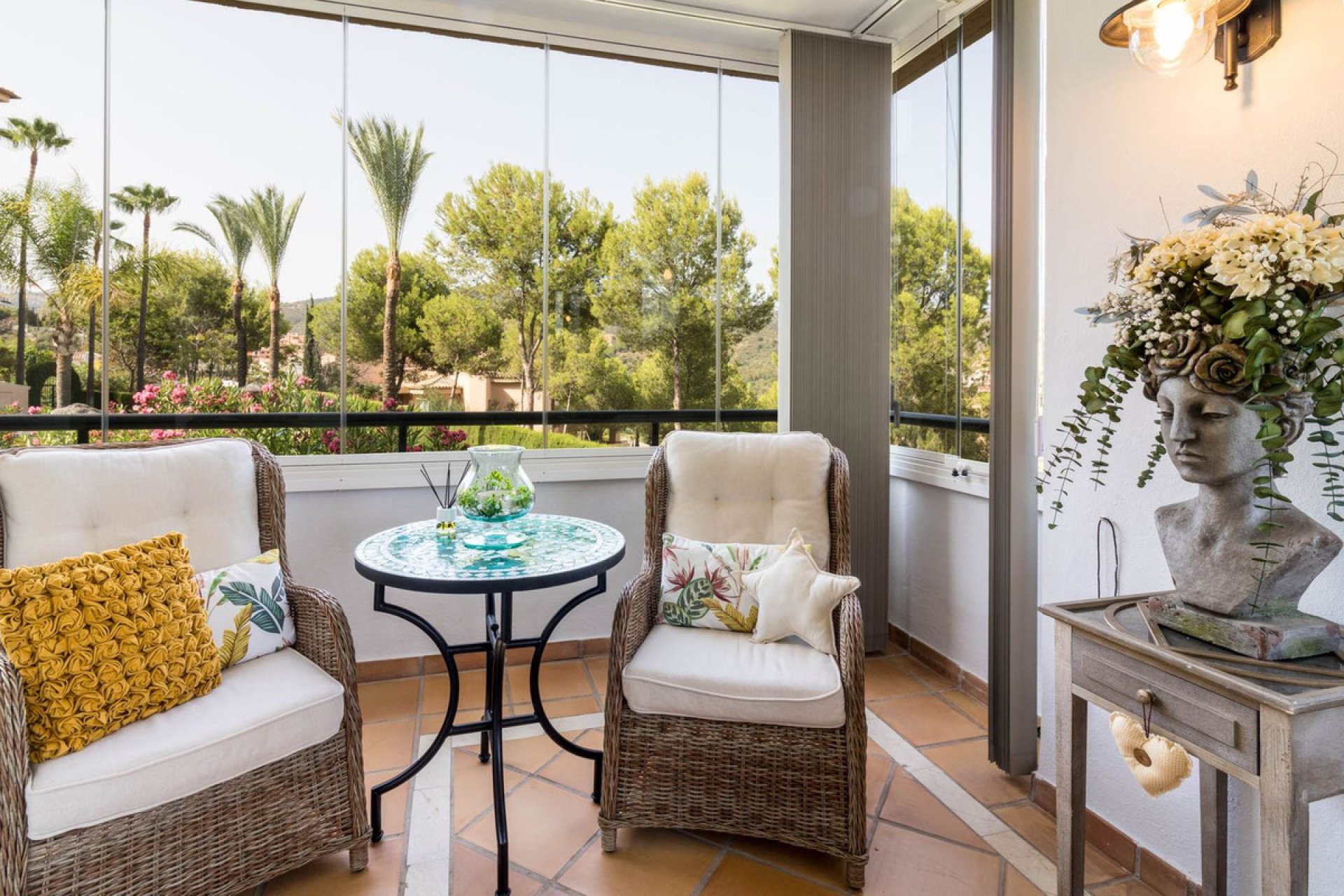 Resale - Apartment - Middle Floor Apartment - Marbella - Elviria