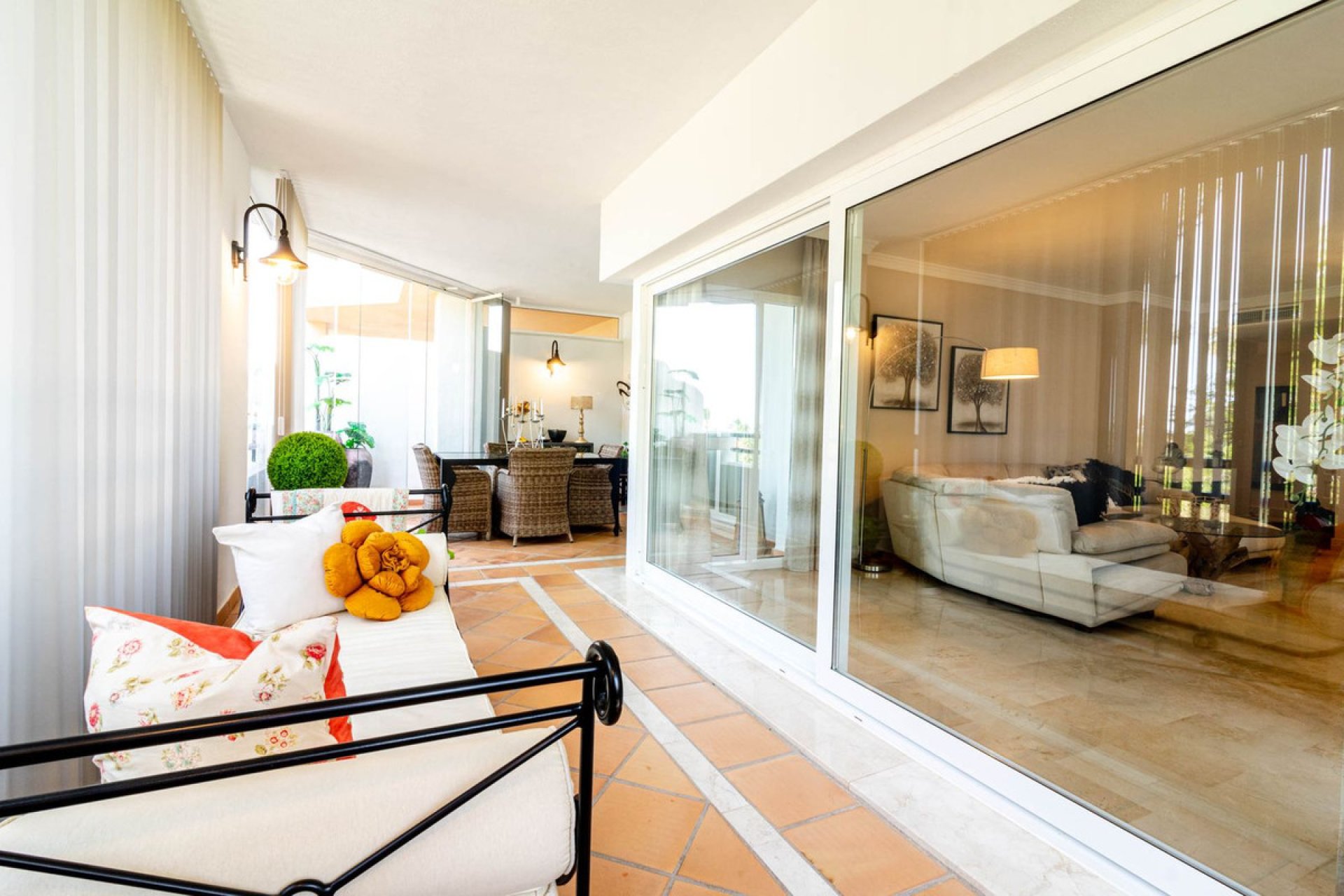 Resale - Apartment - Middle Floor Apartment - Marbella - Elviria