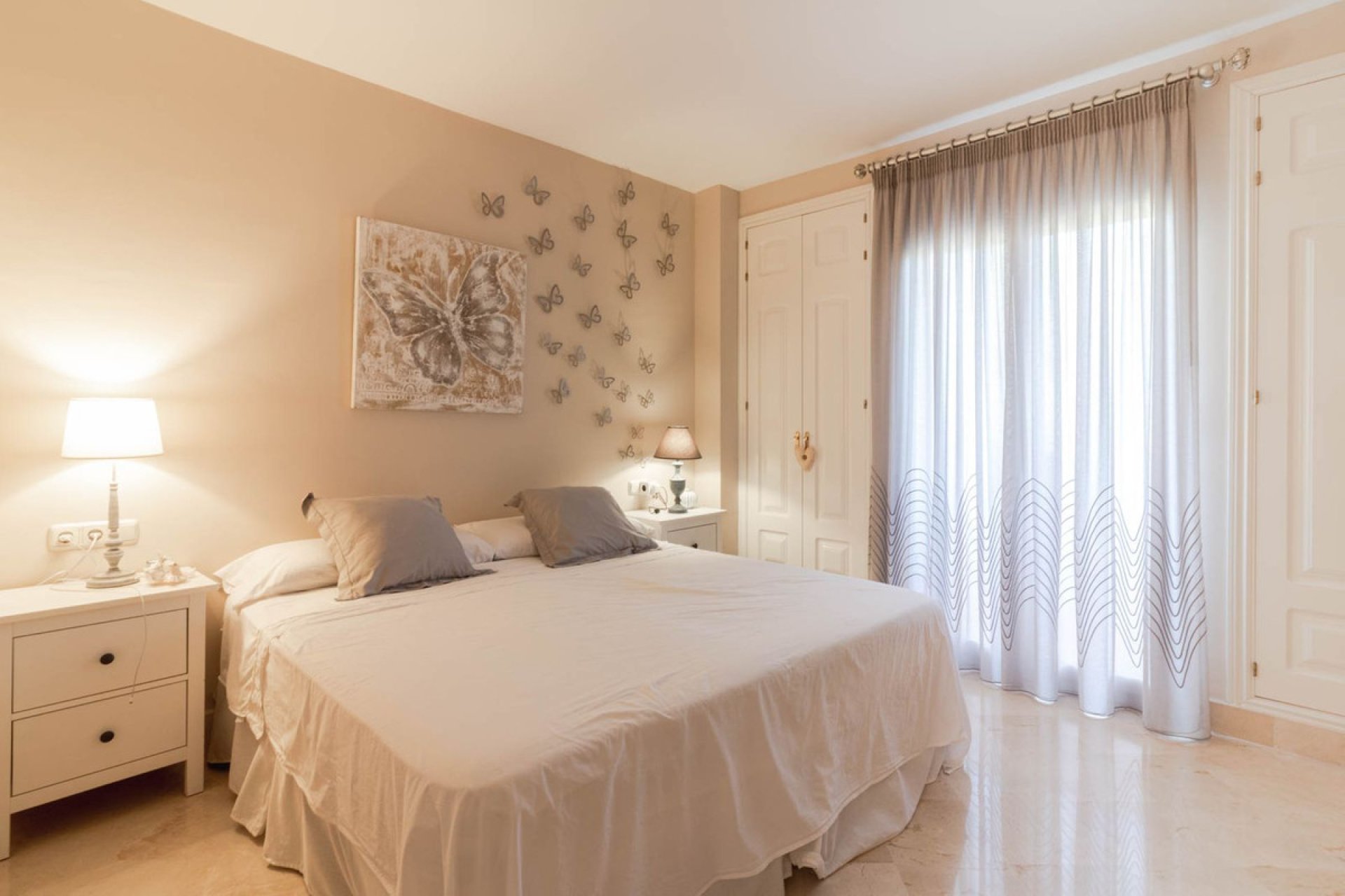 Resale - Apartment - Middle Floor Apartment - Marbella - Elviria