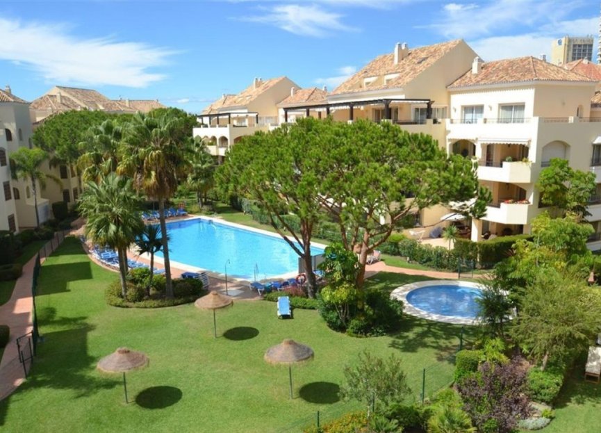 Resale - Apartment - Middle Floor Apartment - Marbella - Elviria