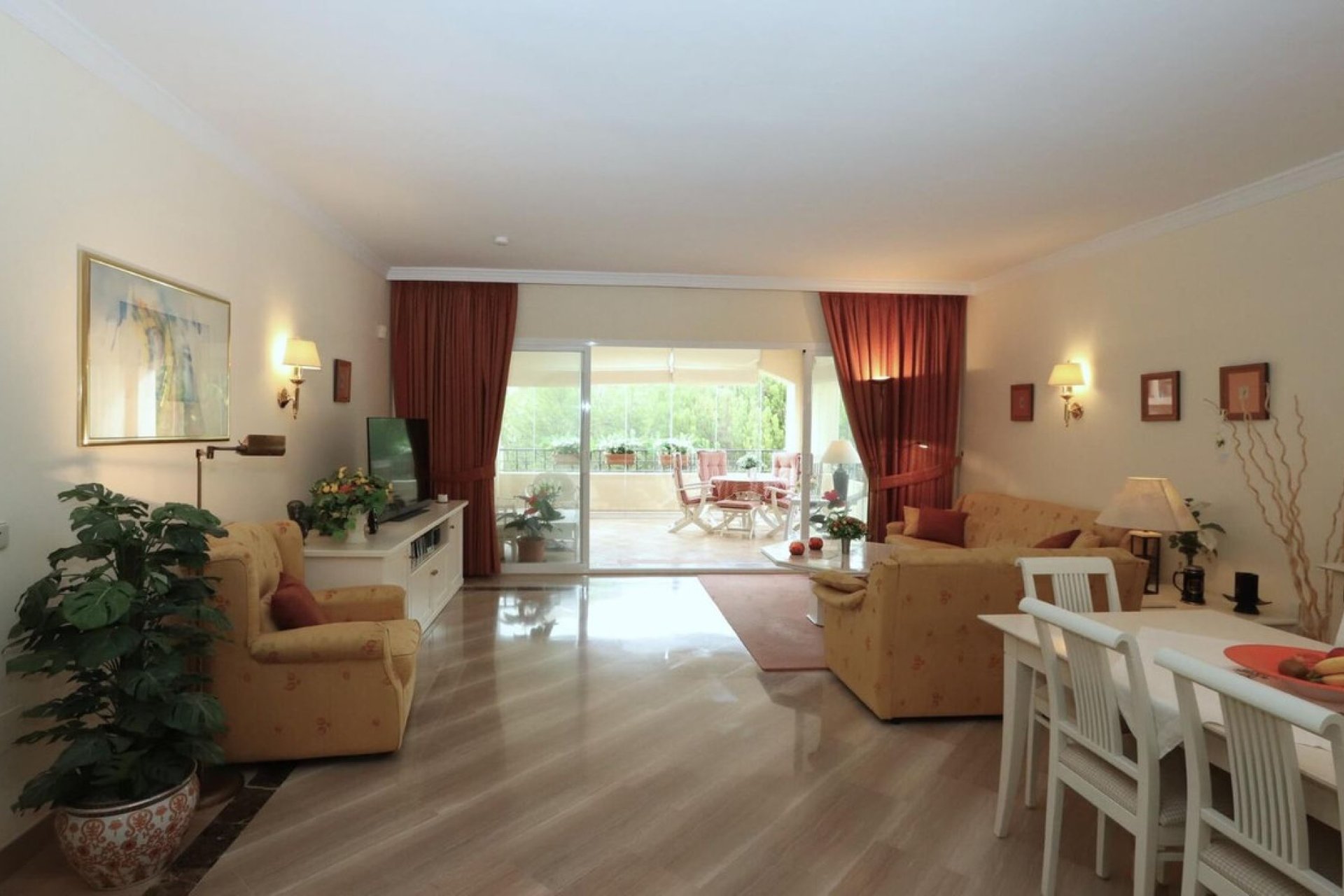 Resale - Apartment - Middle Floor Apartment - Marbella - Elviria