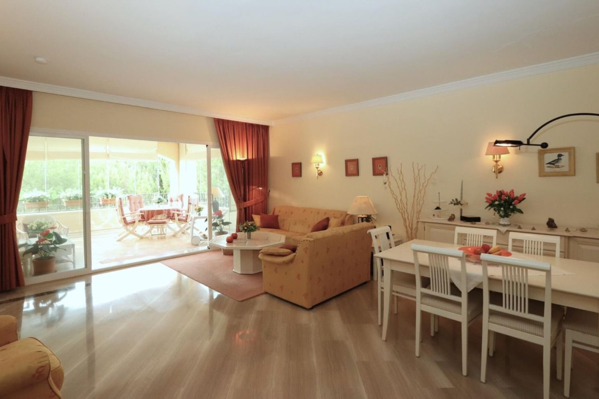 Resale - Apartment - Middle Floor Apartment - Marbella - Elviria