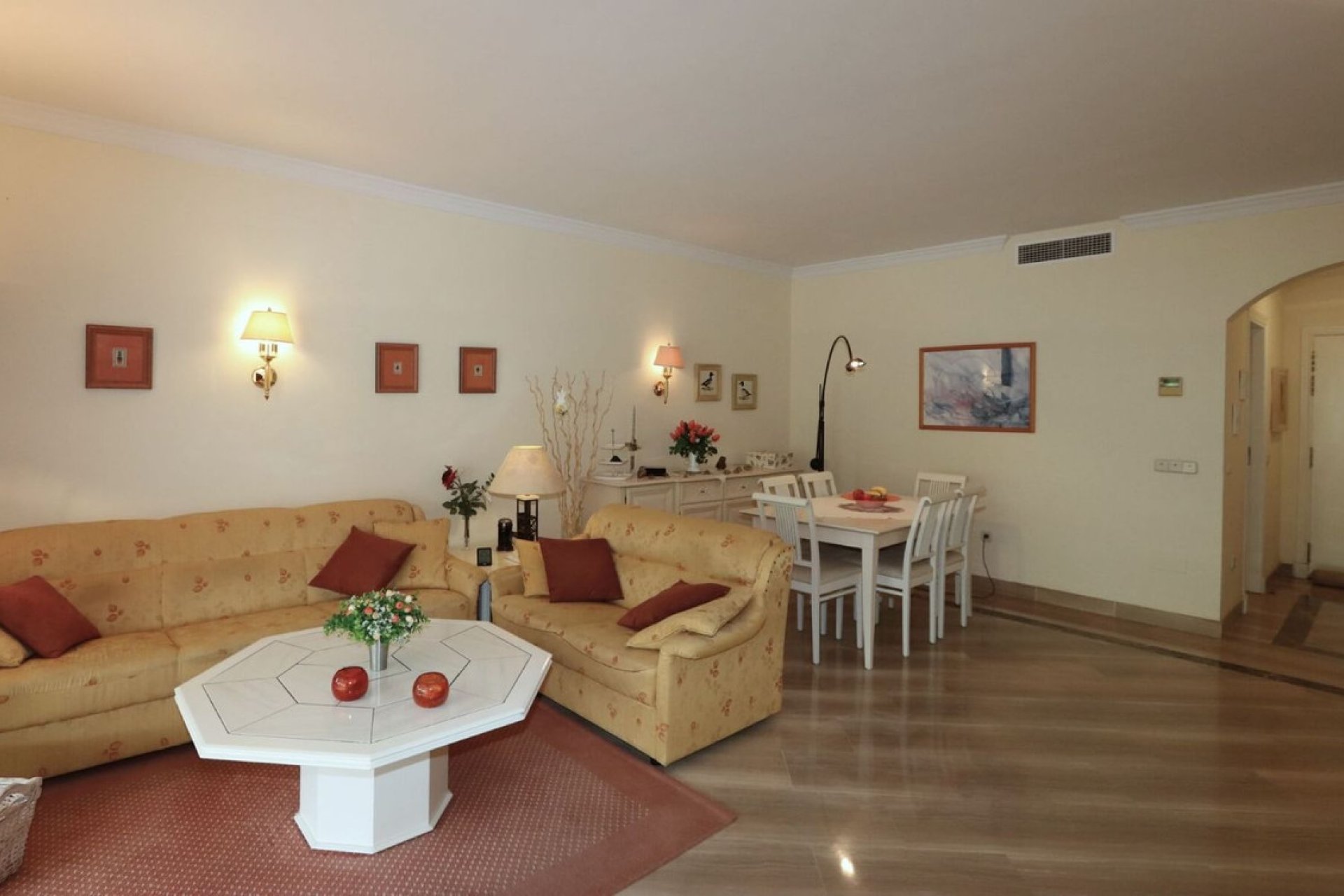 Resale - Apartment - Middle Floor Apartment - Marbella - Elviria