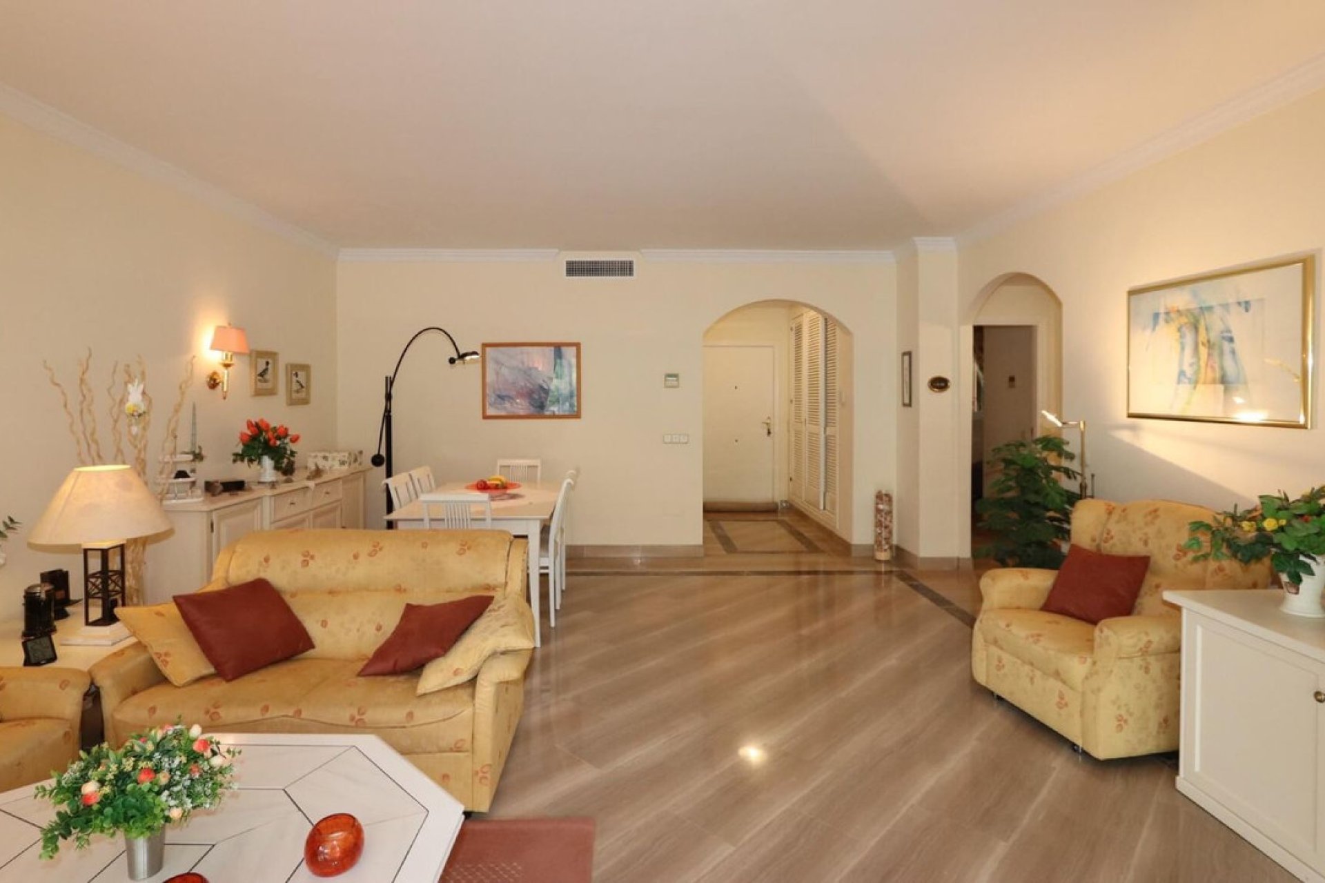 Resale - Apartment - Middle Floor Apartment - Marbella - Elviria