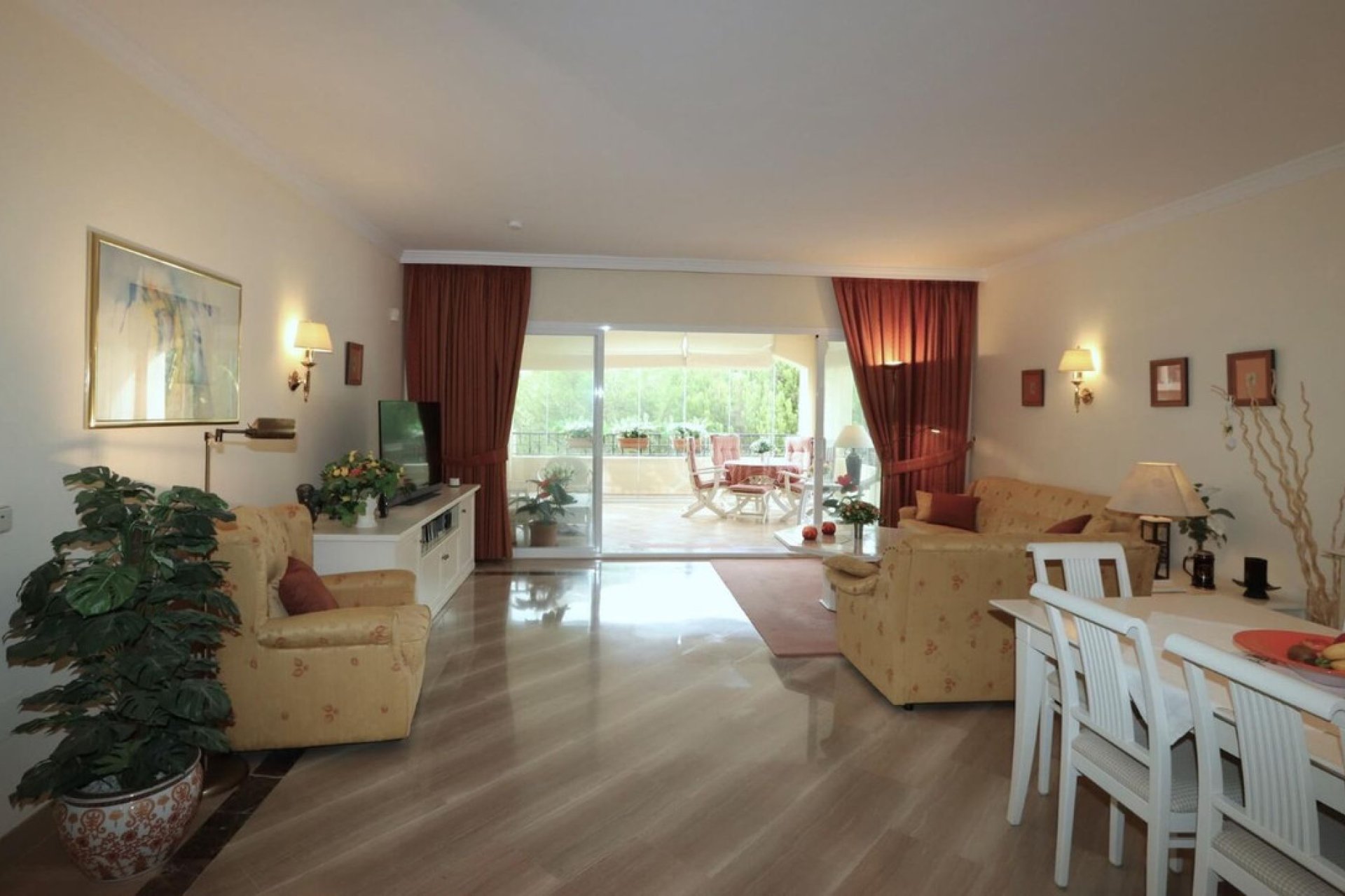 Resale - Apartment - Middle Floor Apartment - Marbella - Elviria