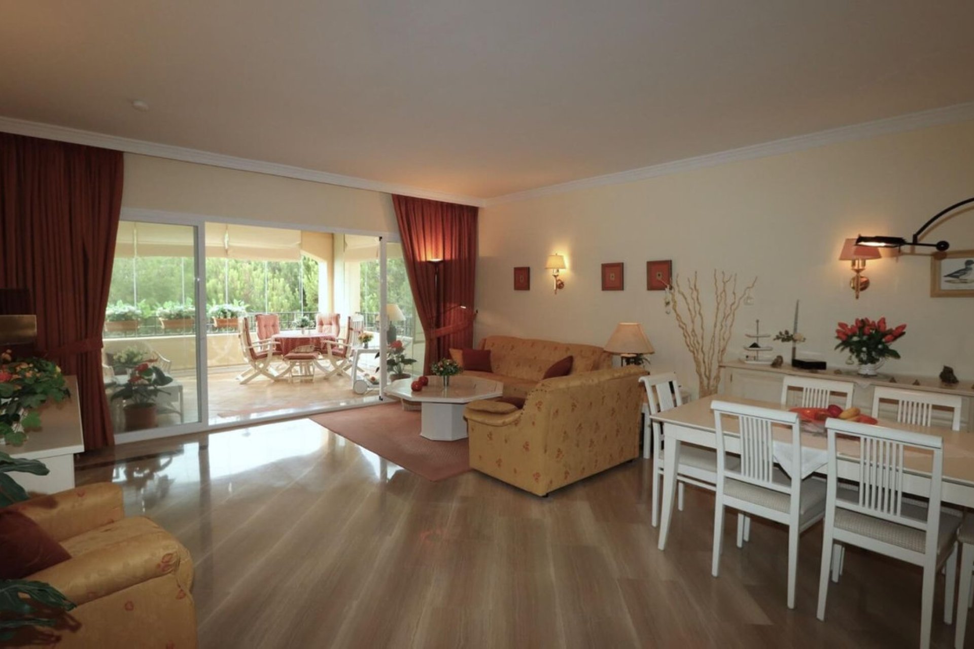 Resale - Apartment - Middle Floor Apartment - Marbella - Elviria