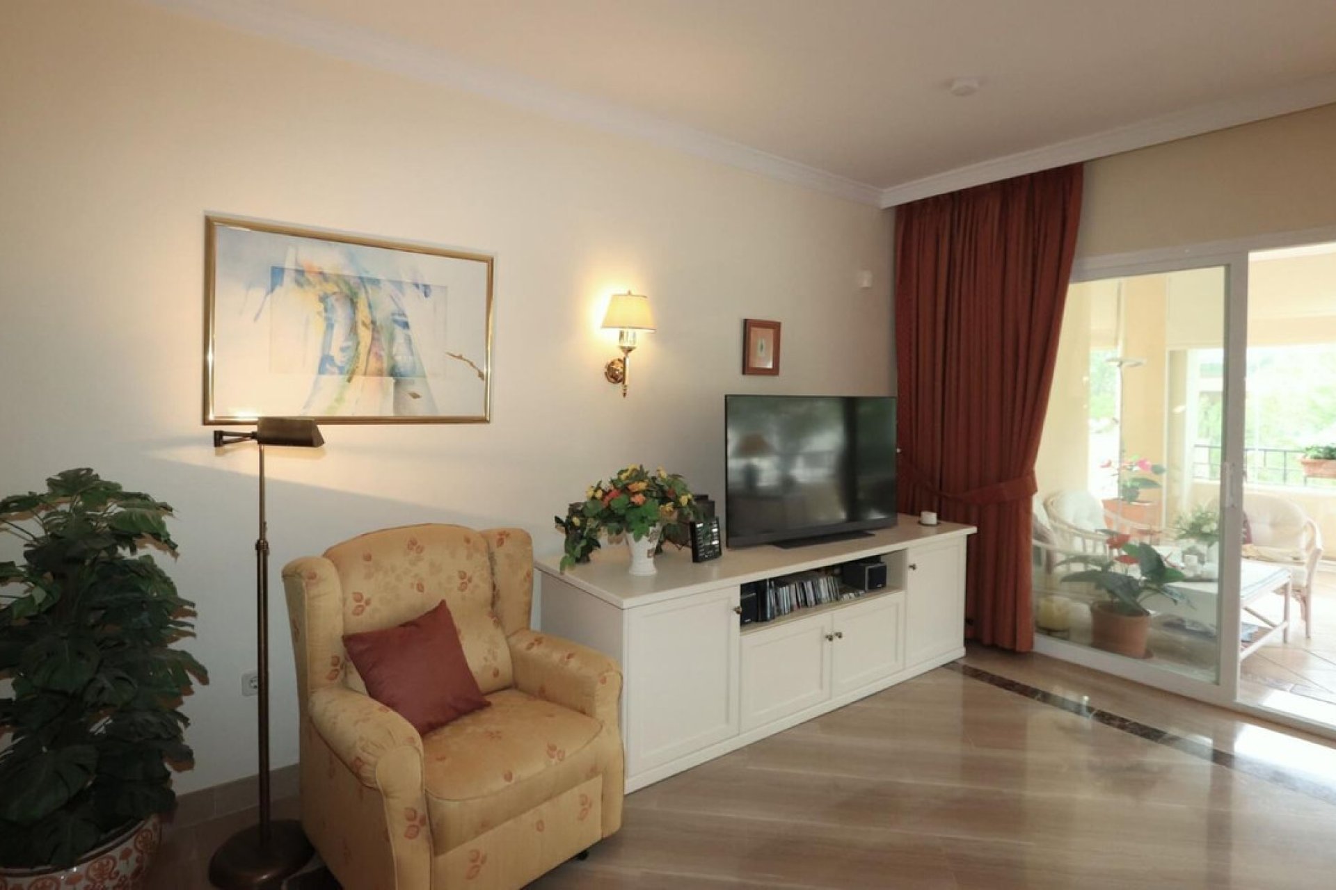 Resale - Apartment - Middle Floor Apartment - Marbella - Elviria