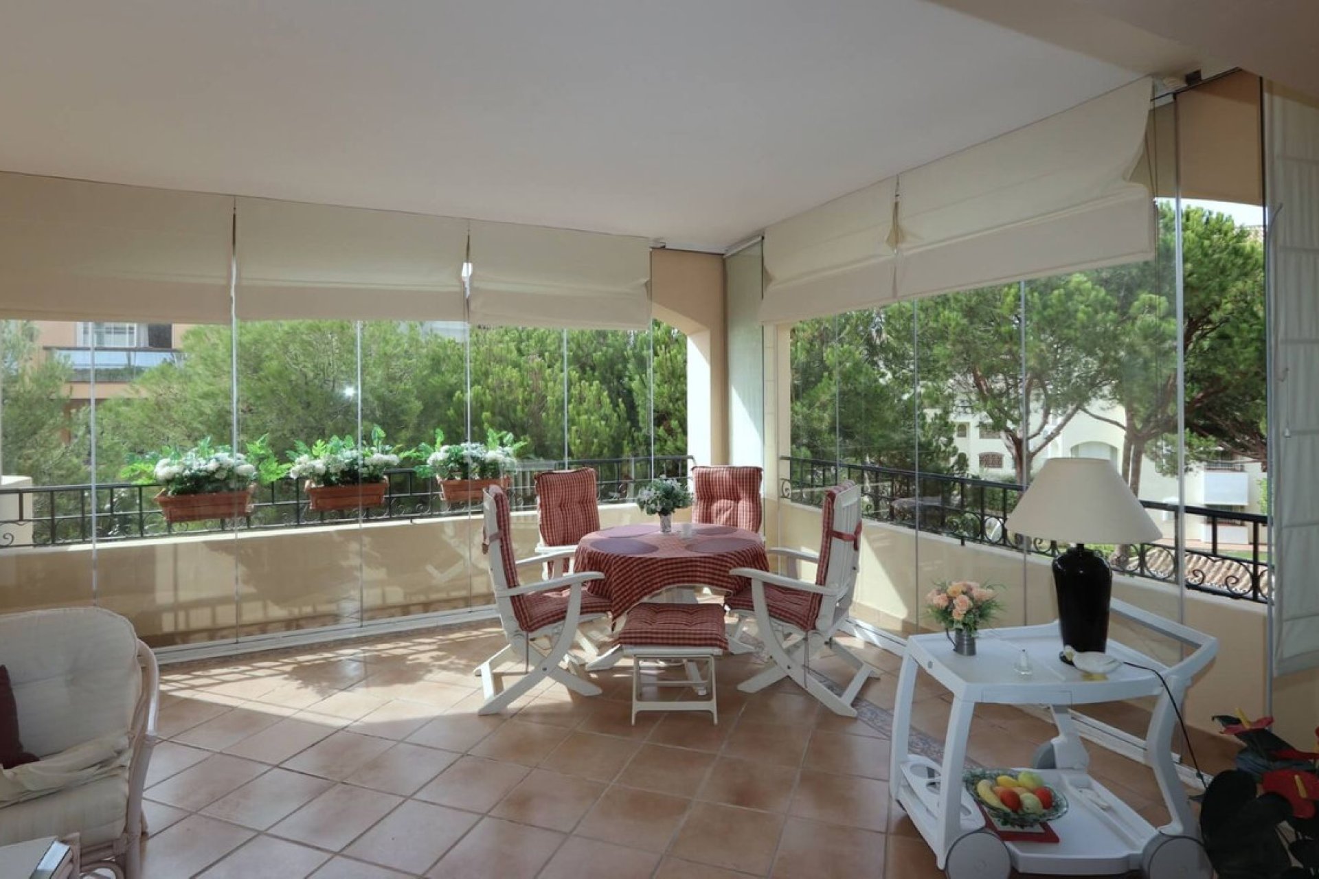 Resale - Apartment - Middle Floor Apartment - Marbella - Elviria