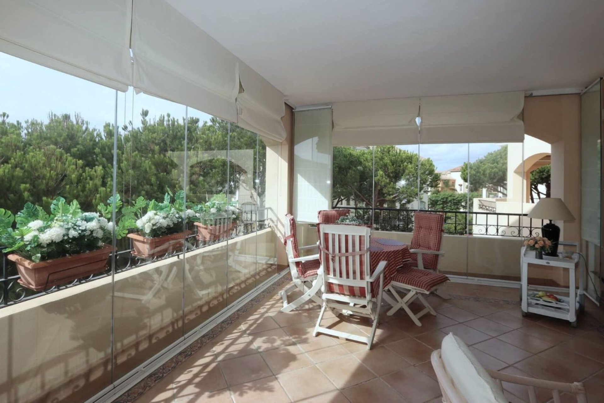 Resale - Apartment - Middle Floor Apartment - Marbella - Elviria