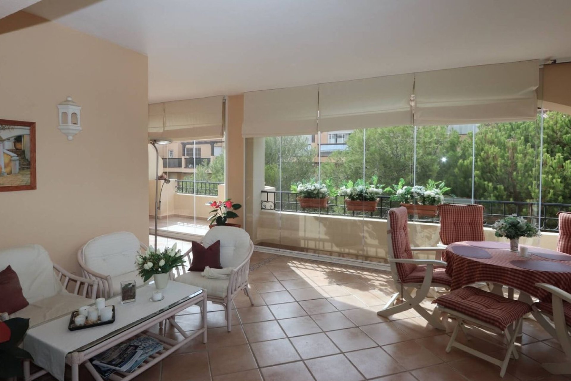 Resale - Apartment - Middle Floor Apartment - Marbella - Elviria